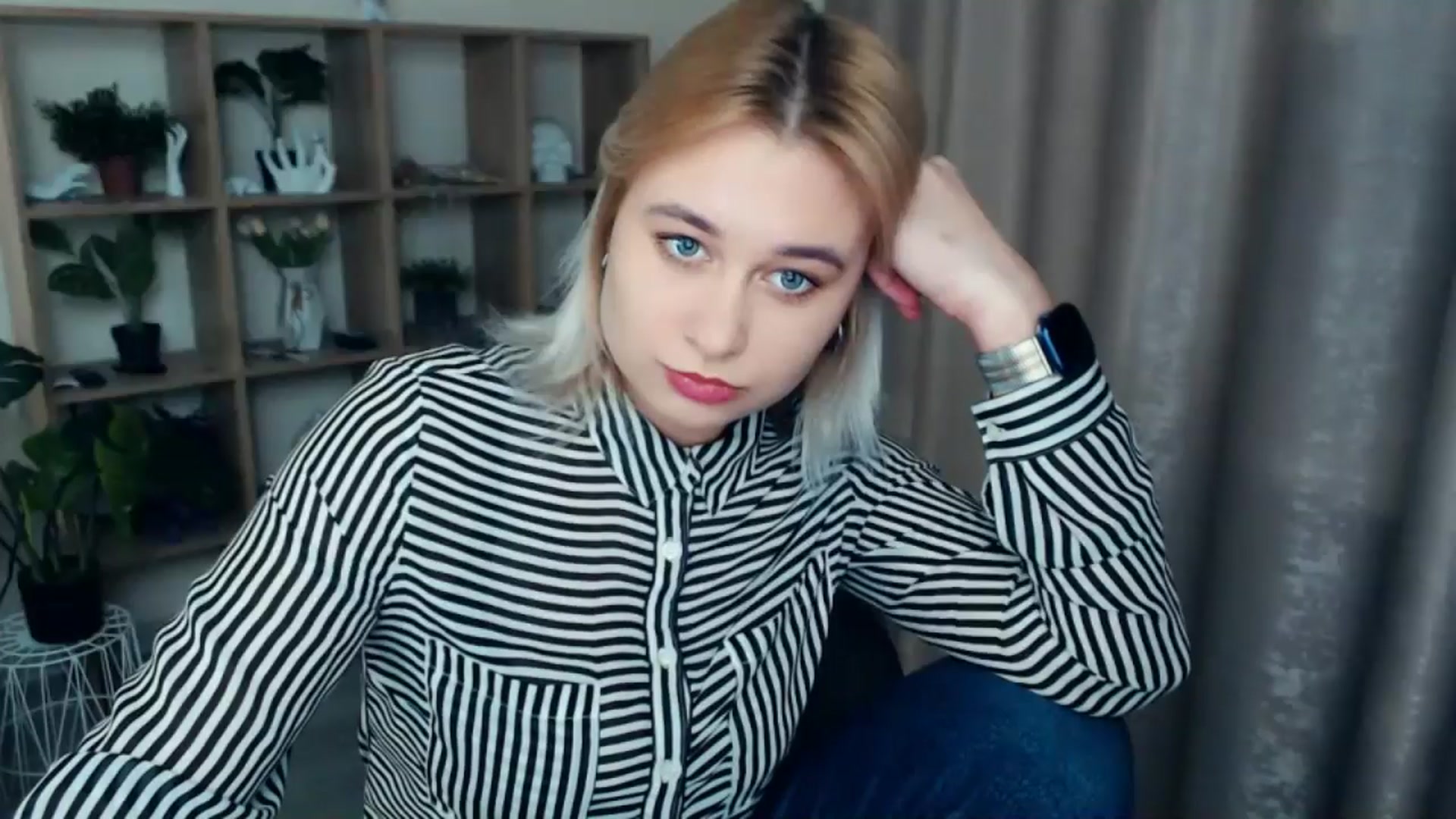 Gallery image thumbnail from Kukla_kolduna's myfreecams stream on, 12/06/2024, 17:11 image 19 of 20