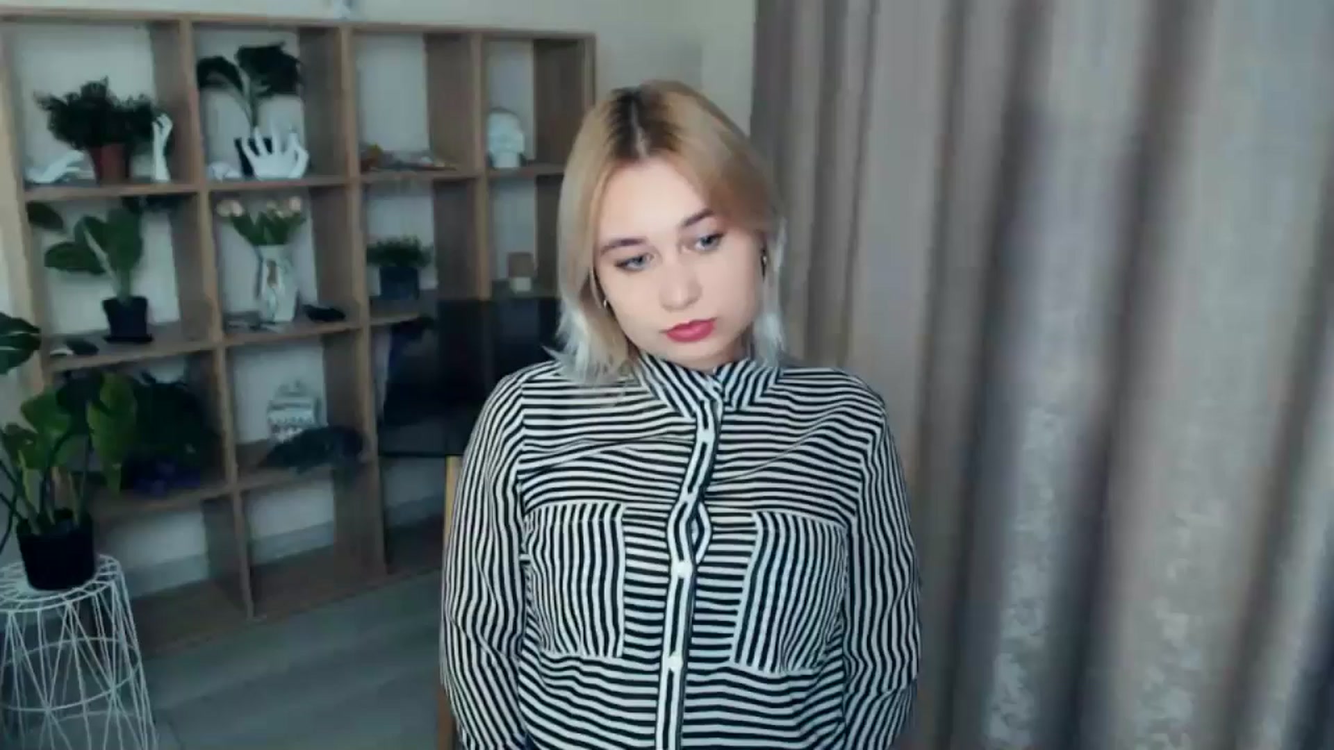 Gallery image thumbnail from Kukla_kolduna's myfreecams stream on, 12/06/2024, 17:11 image 12 of 20