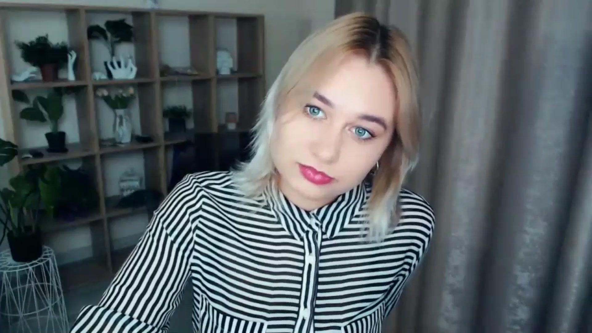 Gallery image thumbnail from Kukla_kolduna's myfreecams stream on, 12/06/2024, 17:11 image 11 of 20