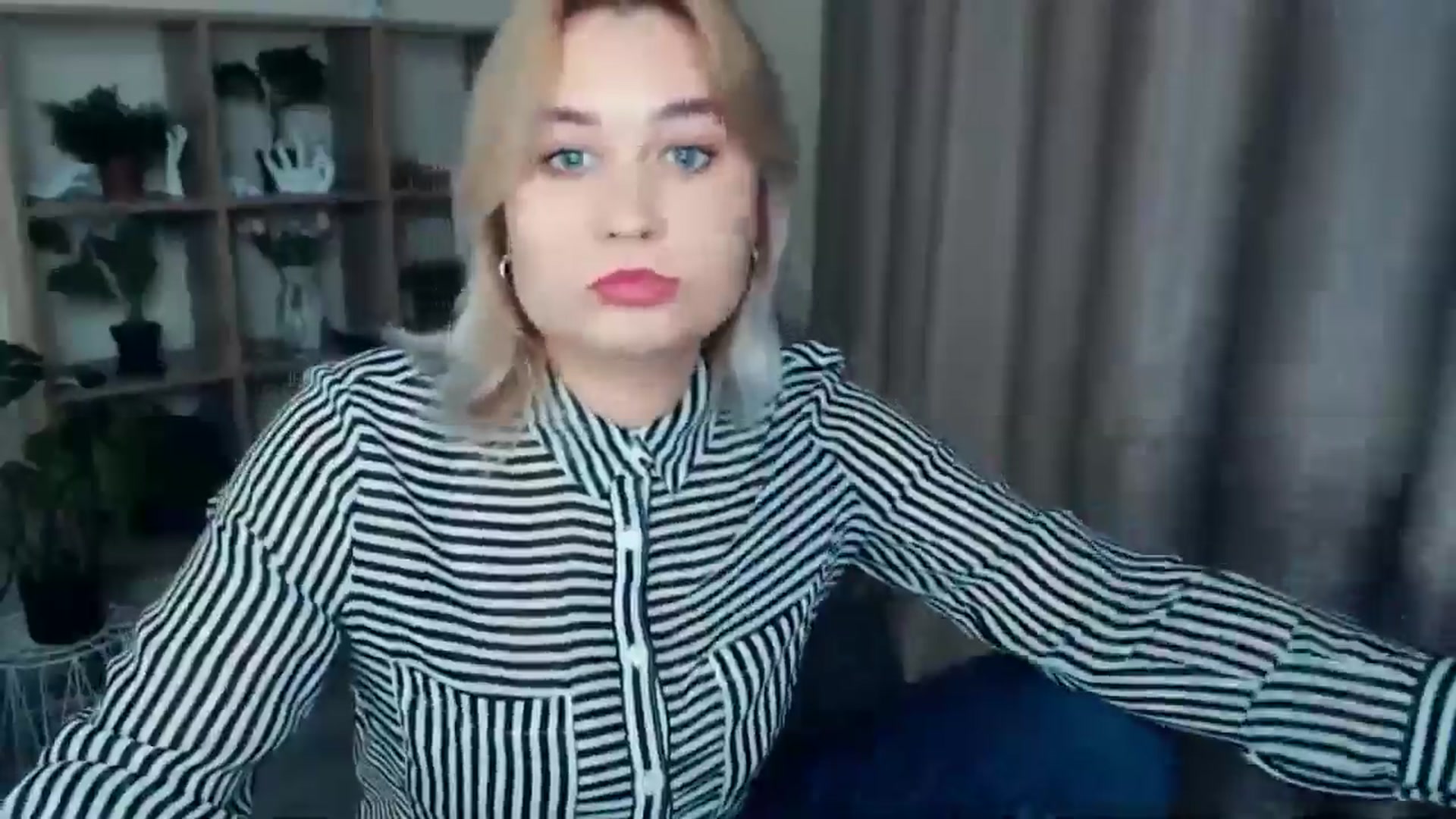 Gallery image thumbnail from Kukla_kolduna's myfreecams stream on, 12/06/2024, 17:11 image 17 of 20