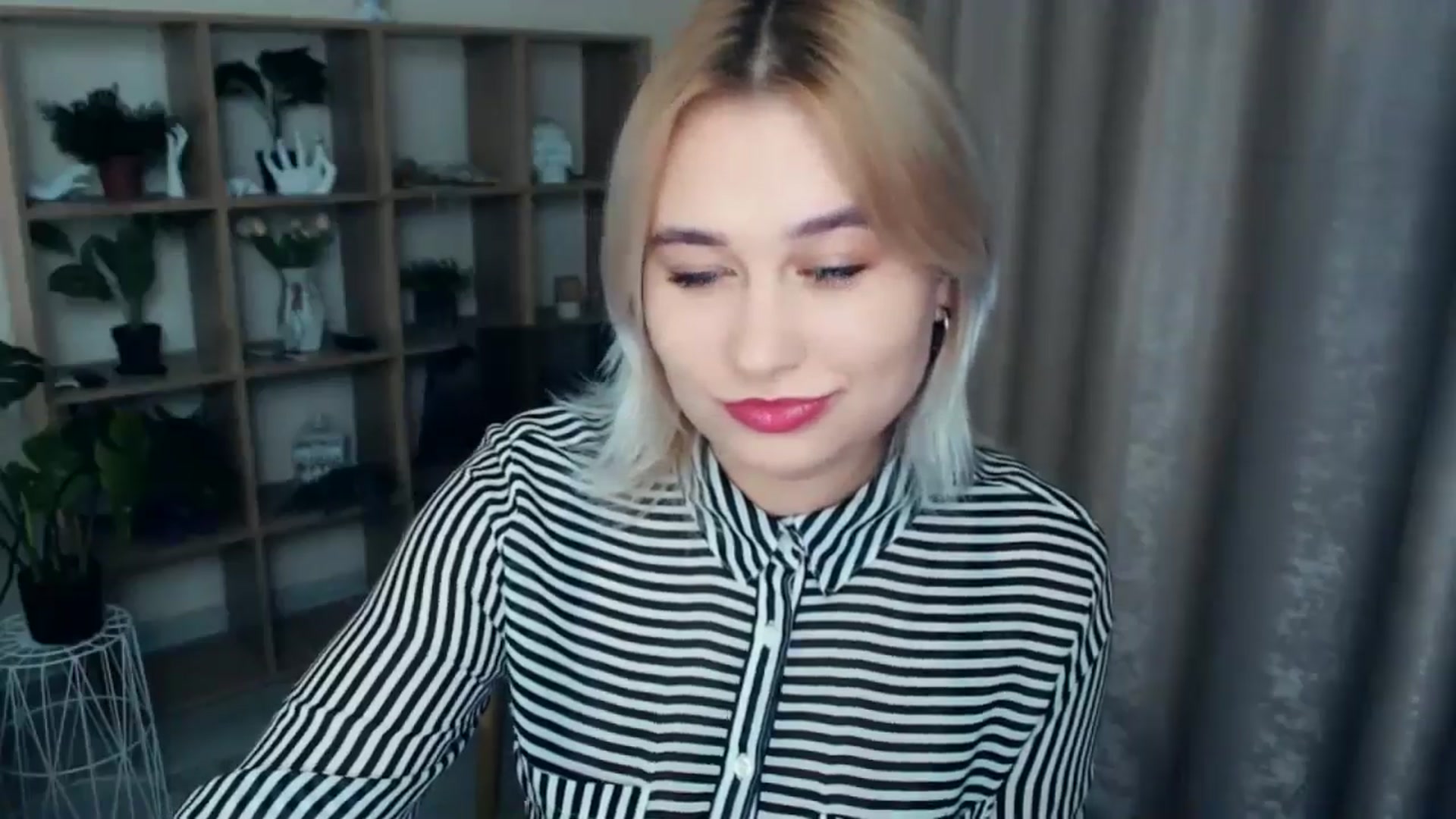 Gallery image thumbnail from Kukla_kolduna's myfreecams stream on, 12/06/2024, 17:11 image 14 of 20