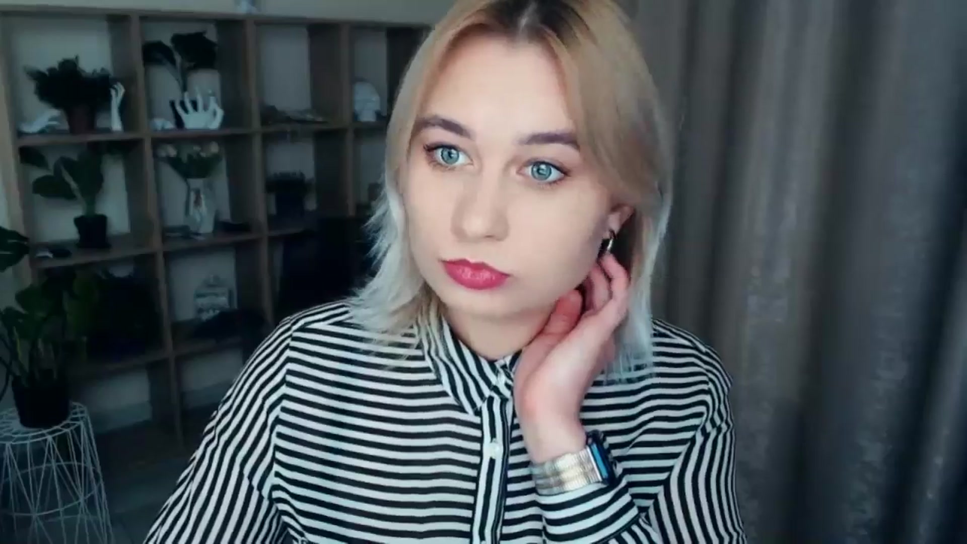 Gallery image thumbnail from Kukla_kolduna's myfreecams stream on, 12/06/2024, 17:11 image 8 of 20