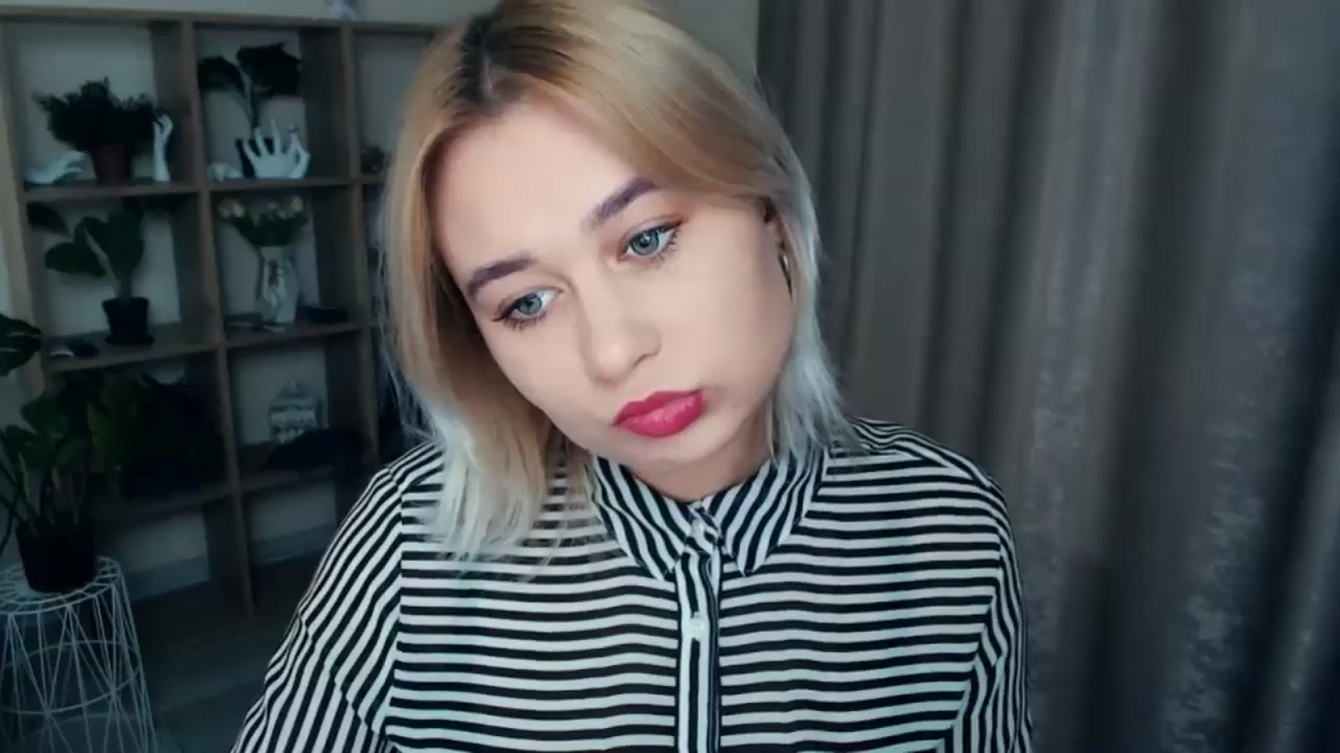 Gallery image thumbnail from Kukla_kolduna's myfreecams stream on, 12/06/2024, 17:11 image 6 of 20