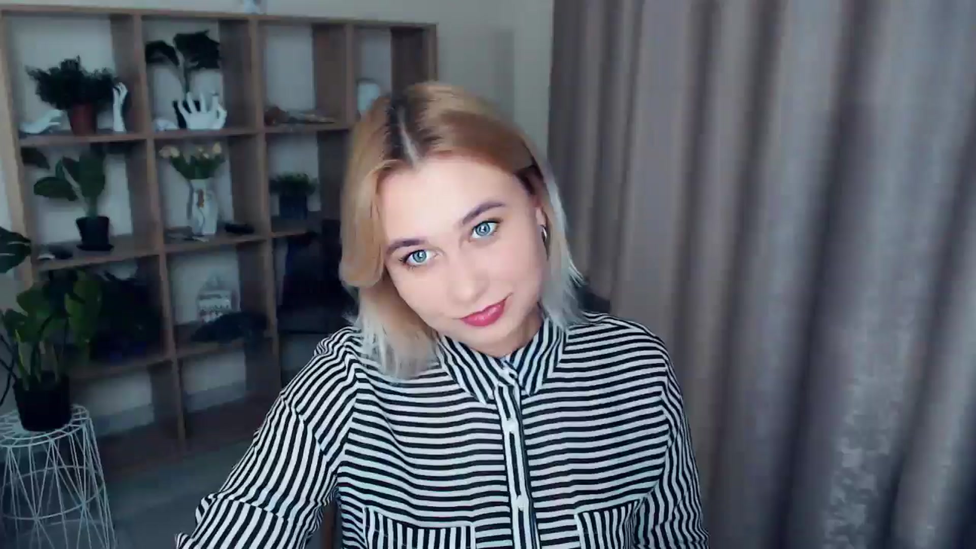 Gallery image thumbnail from Kukla_kolduna's myfreecams stream on, 12/06/2024, 18:55 image 14 of 20
