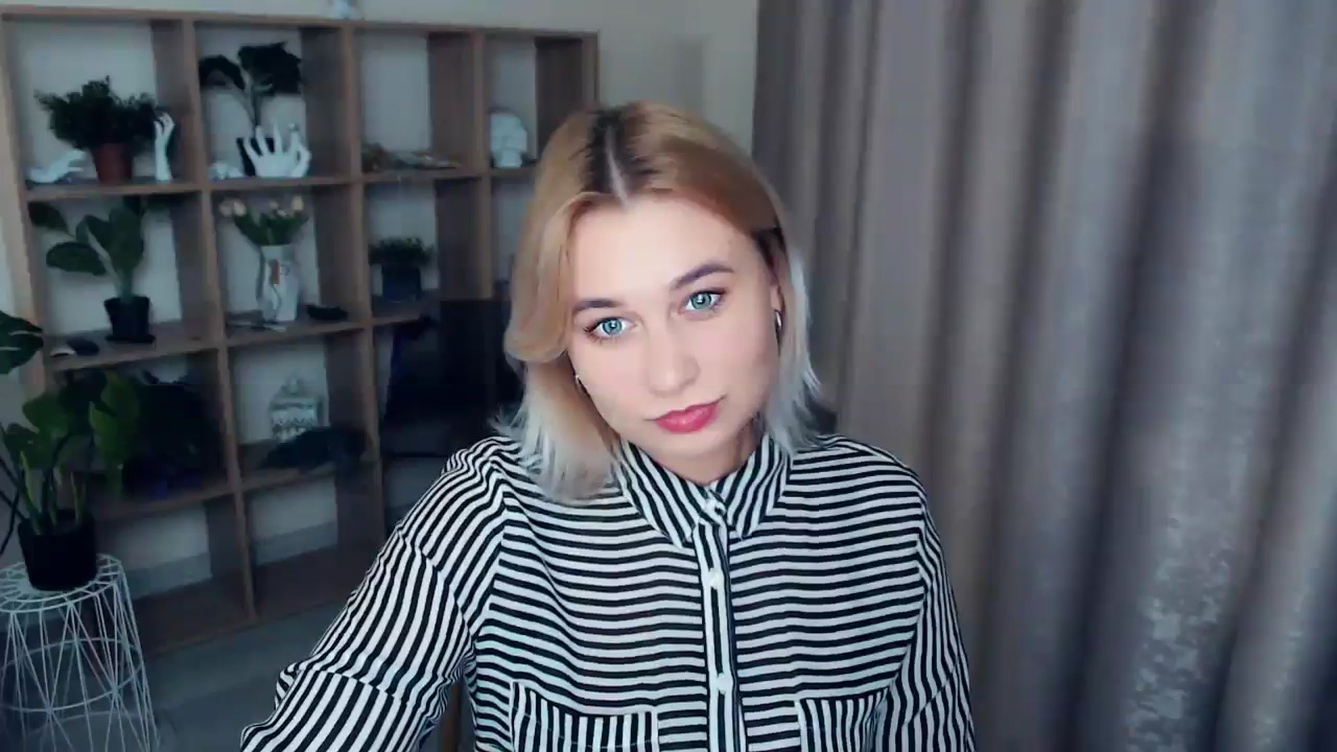 Gallery image thumbnail from Kukla_kolduna's myfreecams stream on, 12/06/2024, 18:55 image 15 of 20