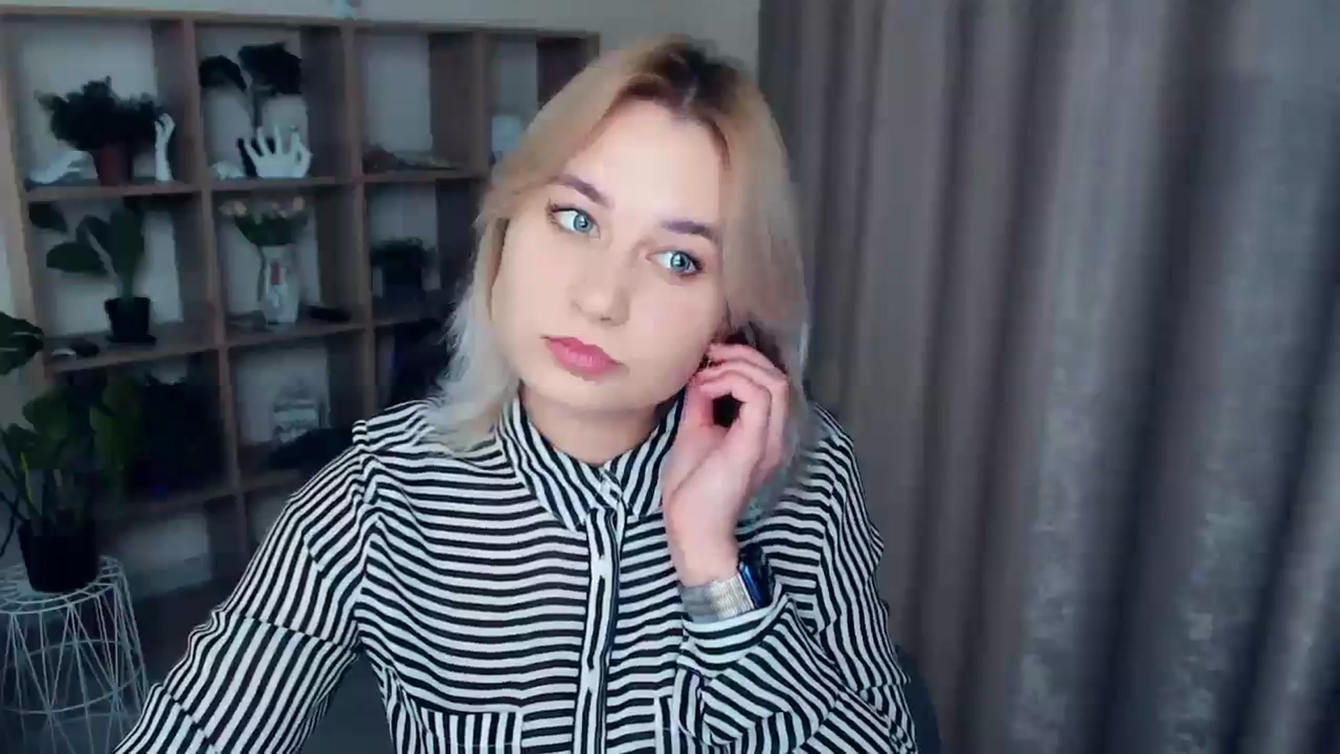 Gallery image thumbnail from Kukla_kolduna's myfreecams stream on, 12/06/2024, 18:55 image 3 of 20