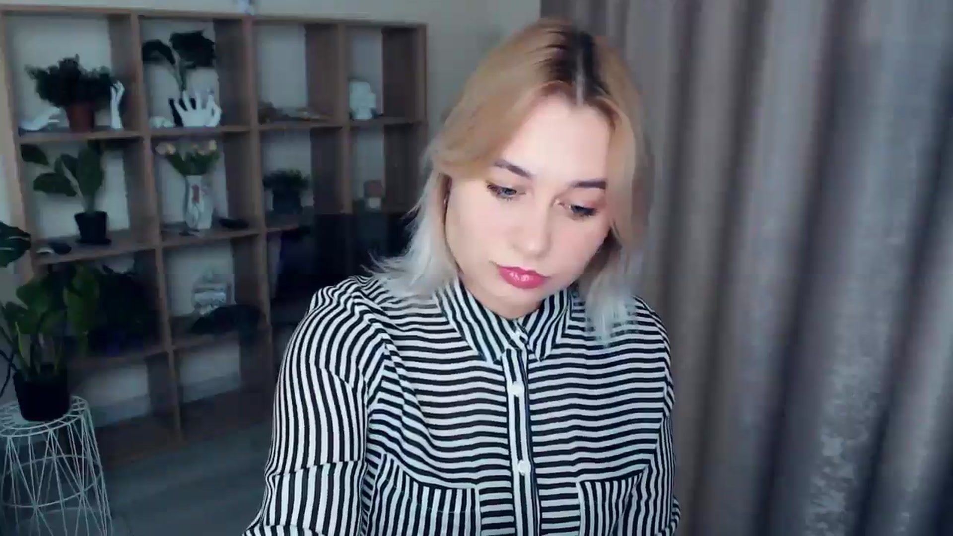 Gallery image thumbnail from Kukla_kolduna's myfreecams stream on, 12/06/2024, 18:55 image 12 of 20