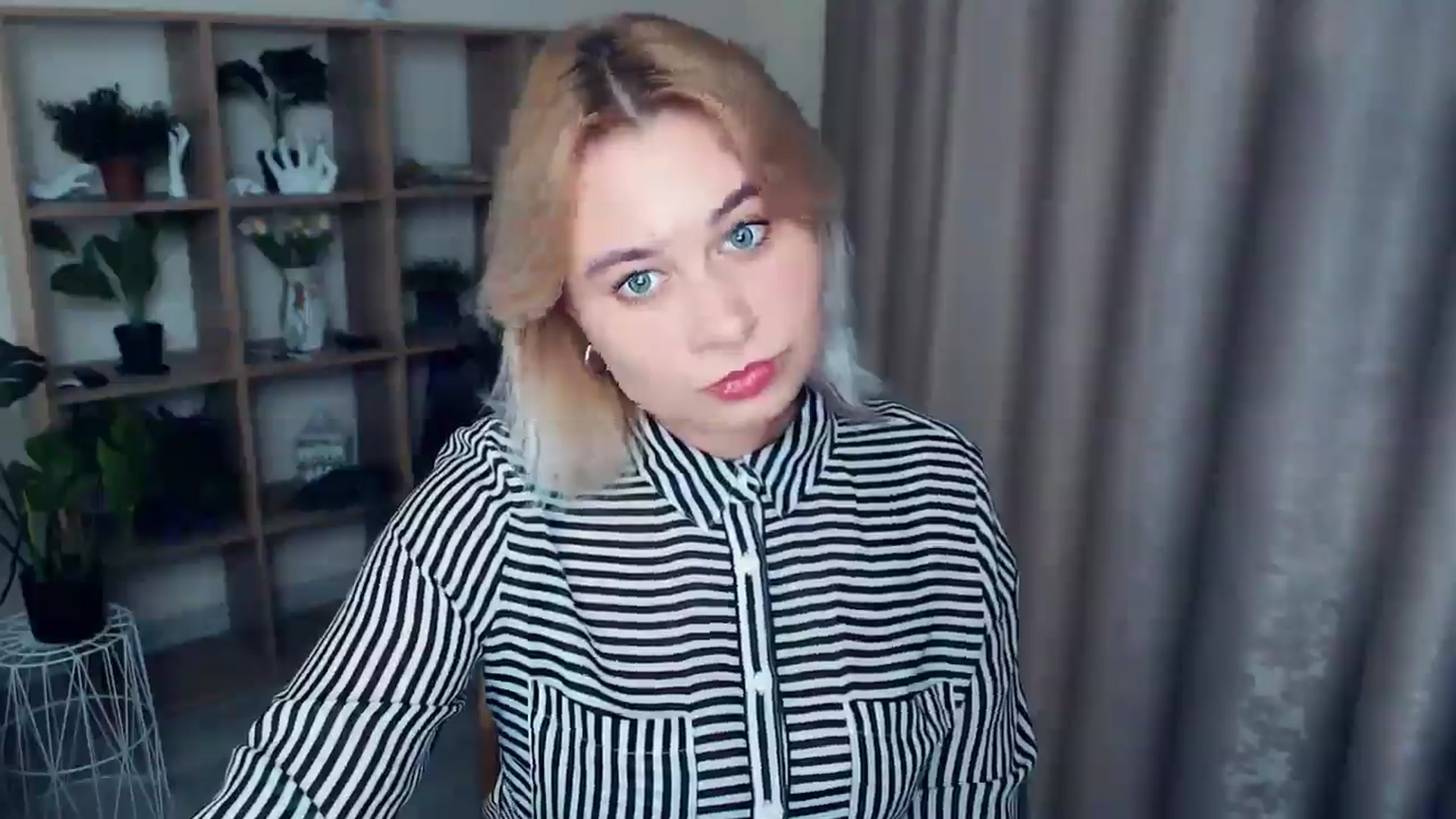 Gallery image thumbnail from Kukla_kolduna's myfreecams stream on, 12/06/2024, 18:55 image 10 of 20