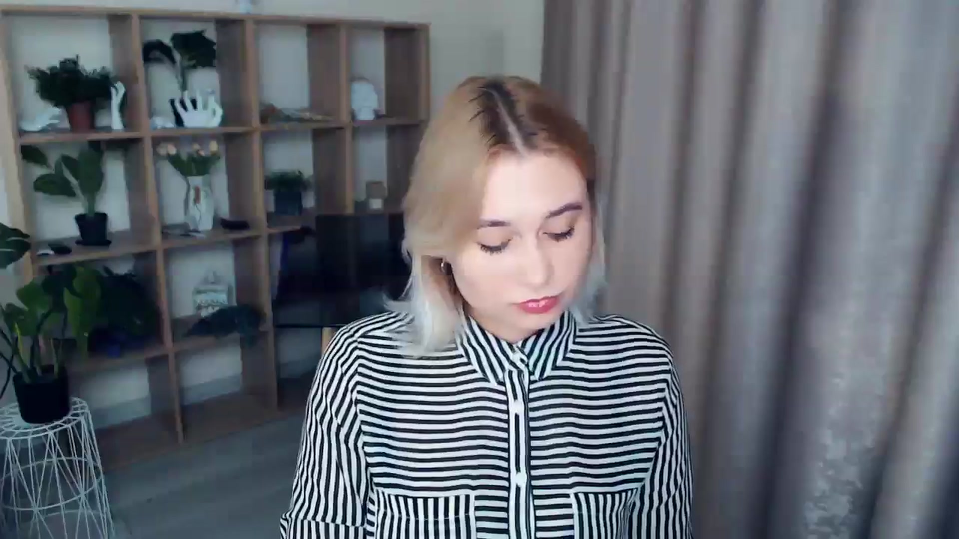 Gallery image thumbnail from Kukla_kolduna's myfreecams stream on, 12/06/2024, 18:55 image 16 of 20