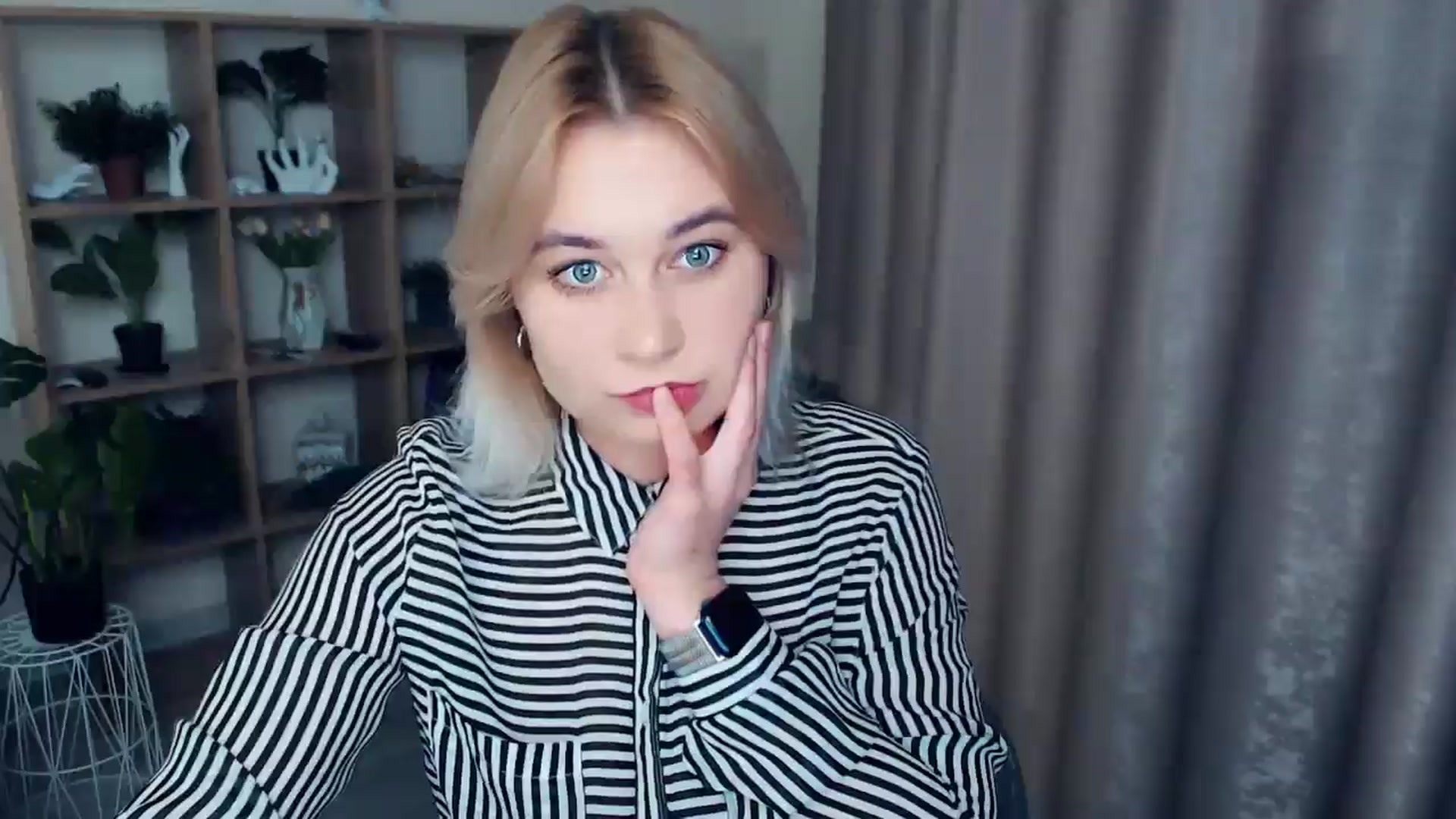 Gallery image thumbnail from Kukla_kolduna's myfreecams stream on, 12/06/2024, 18:55 image 5 of 20
