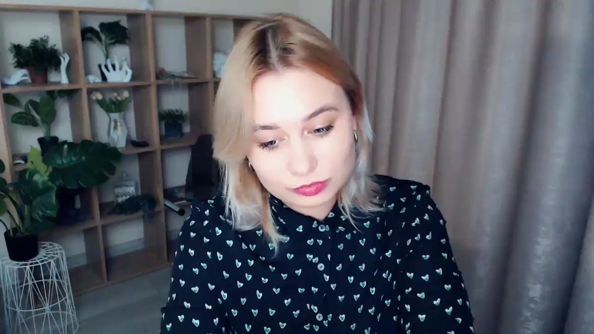 Gallery image thumbnail from Kukla_kolduna's myfreecams stream on, 12/08/2024, 16:34 image 16 of 20