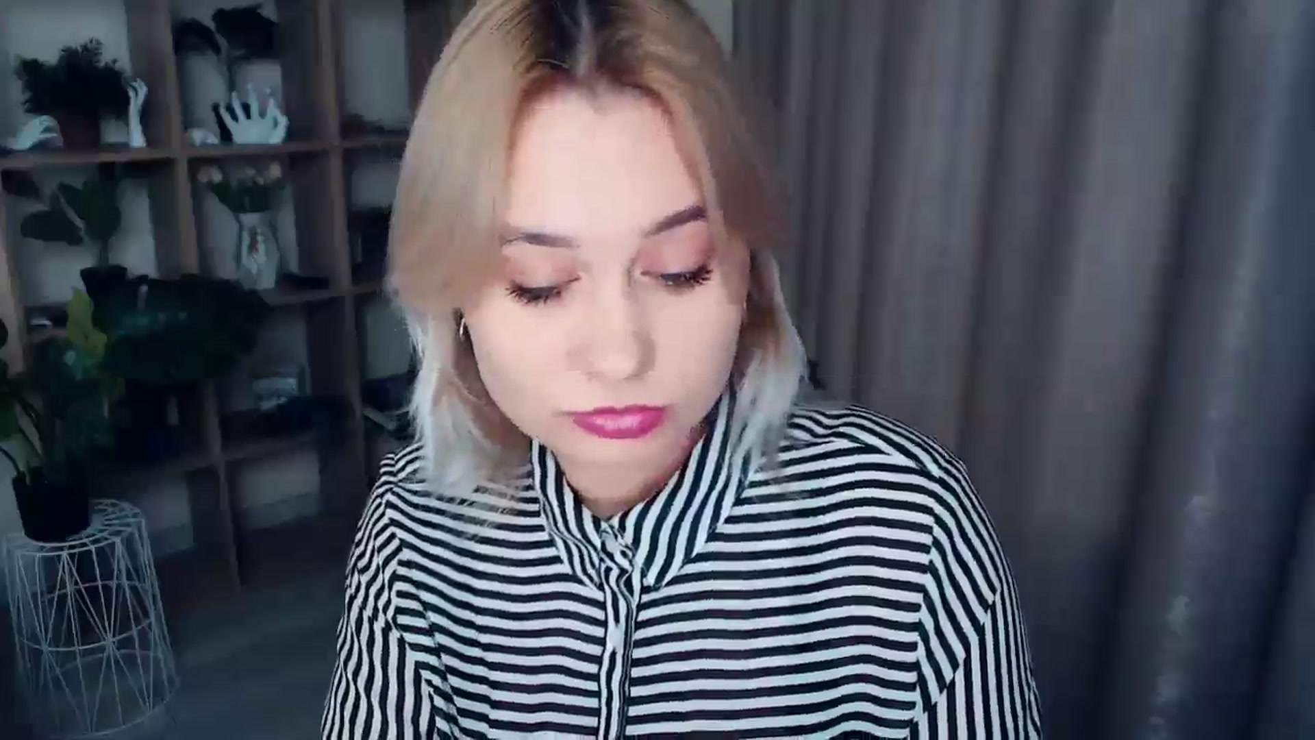 Gallery image thumbnail from Kukla_kolduna's myfreecams stream on, 12/08/2024, 18:11 image 10 of 20