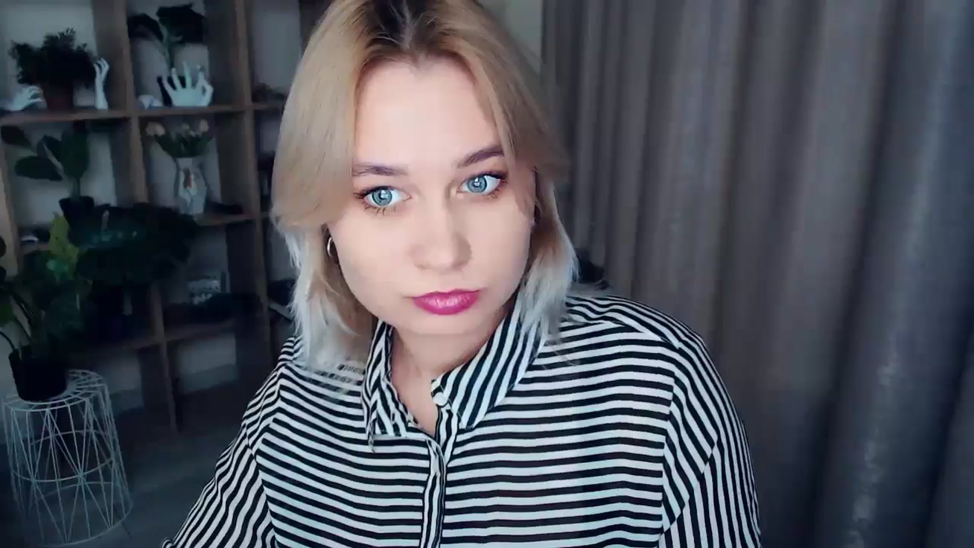 Gallery image thumbnail from Kukla_kolduna's myfreecams stream on, 12/08/2024, 18:11 image 12 of 20