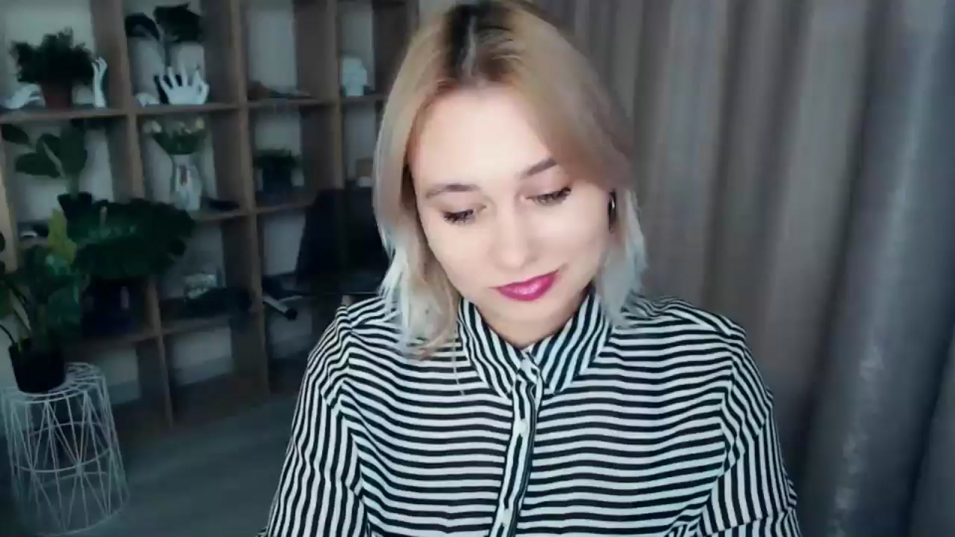 Gallery image thumbnail from Kukla_kolduna's myfreecams stream on, 12/08/2024, 18:11 image 1 of 20
