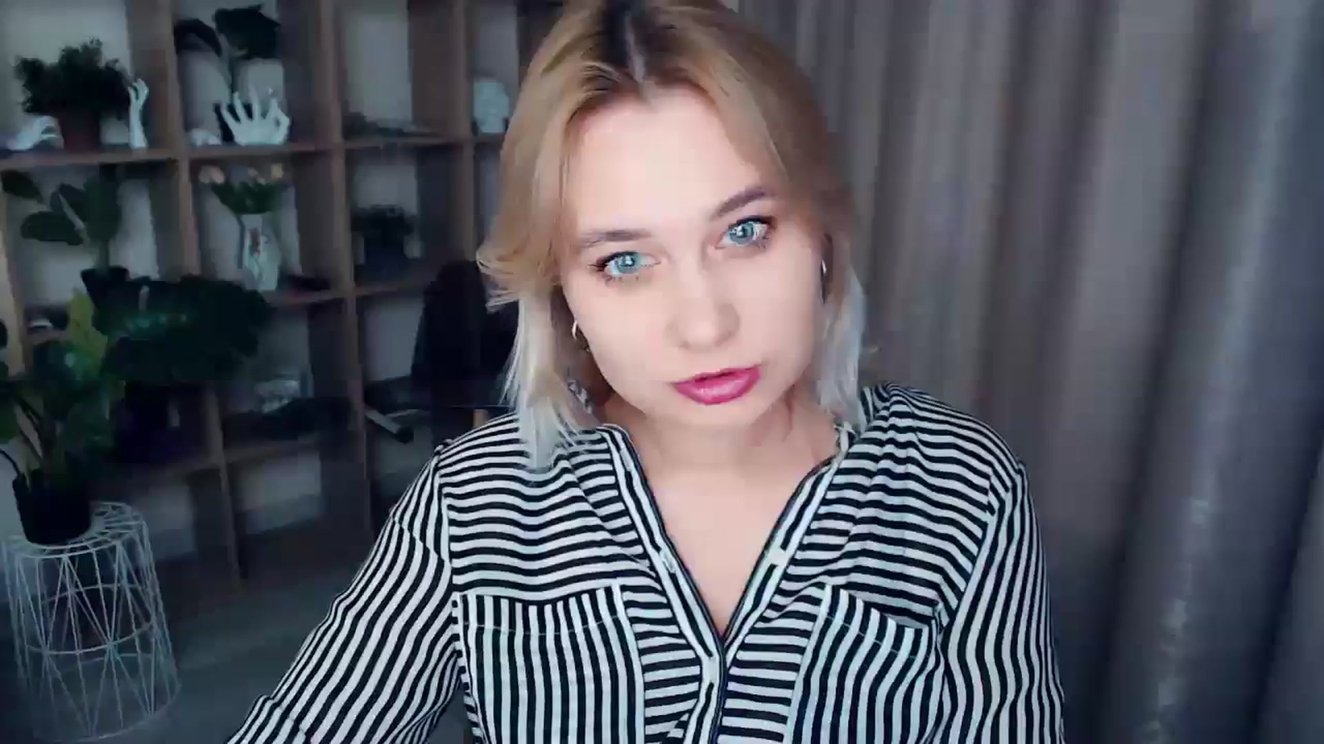 Gallery image thumbnail from Kukla_kolduna's myfreecams stream on, 12/08/2024, 18:11 image 17 of 20