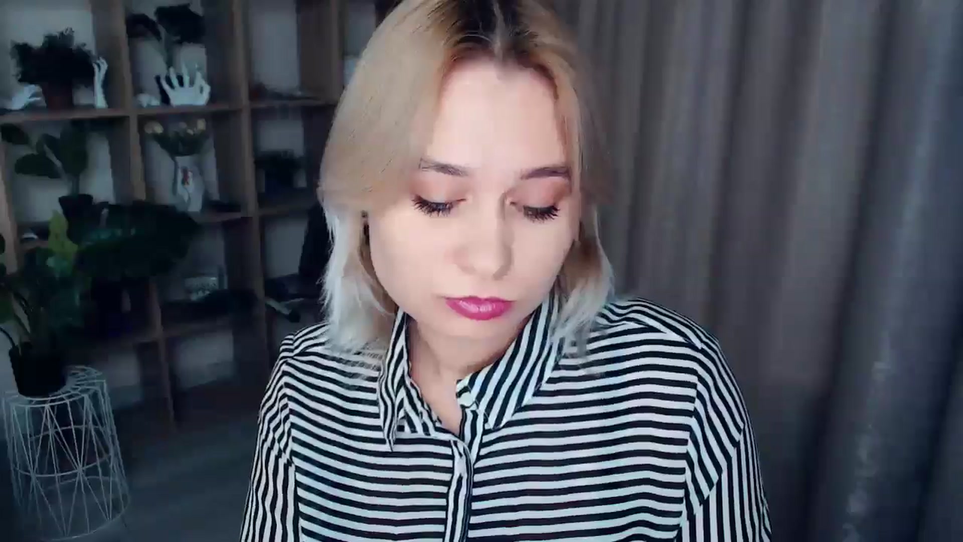 Gallery image thumbnail from Kukla_kolduna's myfreecams stream on, 12/08/2024, 18:11 image 13 of 20