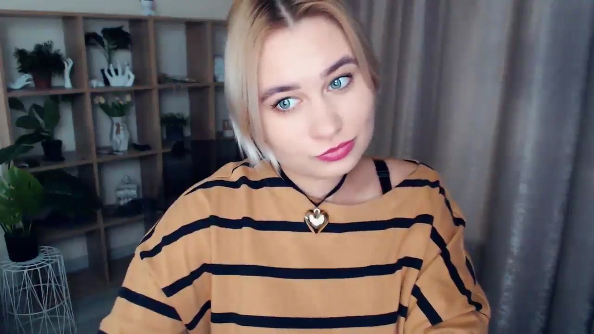 Gallery image thumbnail from Kukla_kolduna's myfreecams stream on, 12/11/2024, 14:16 image 15 of 20