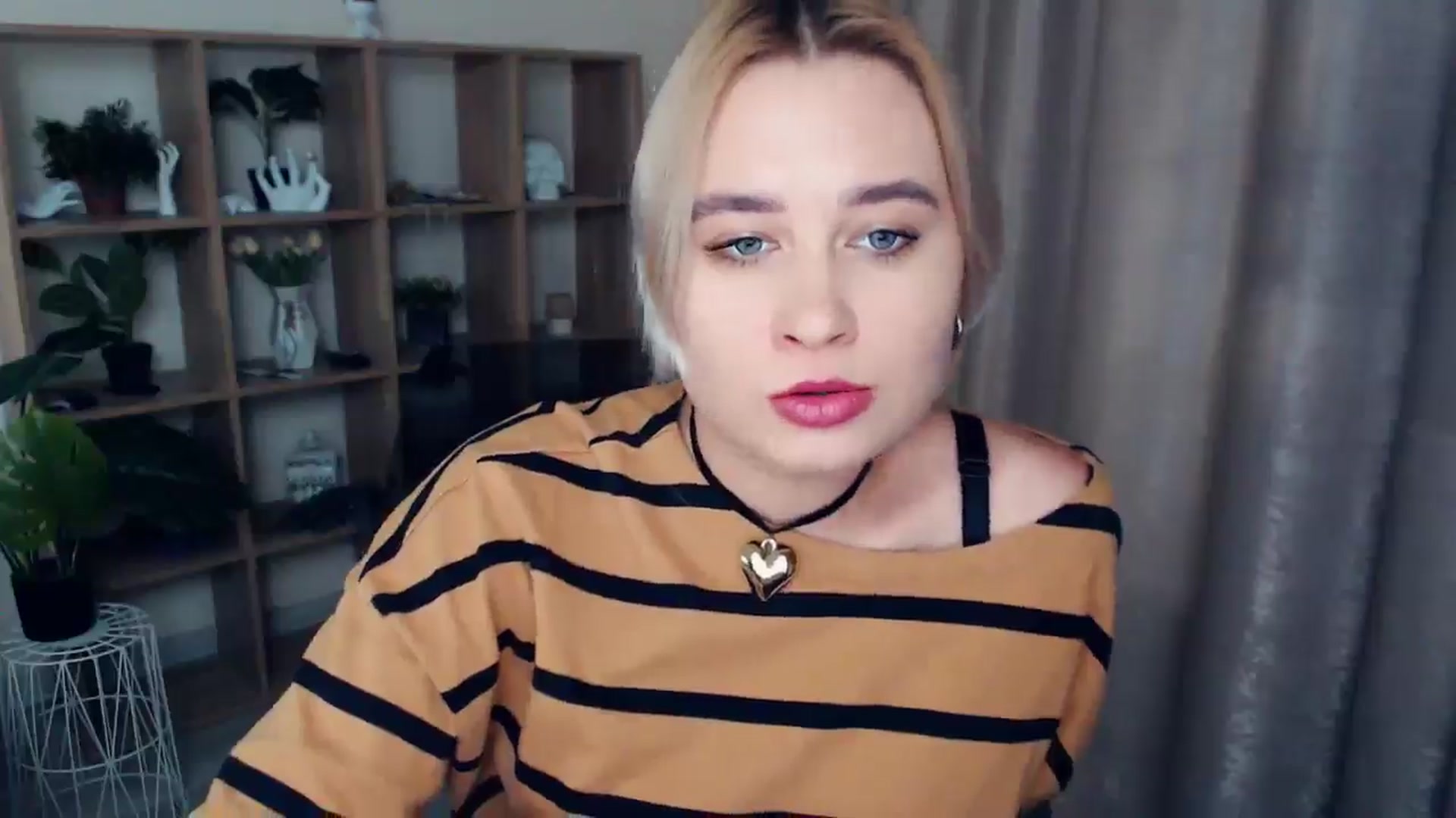 Gallery image thumbnail from Kukla_kolduna's myfreecams stream on, 12/11/2024, 14:16 image 16 of 20