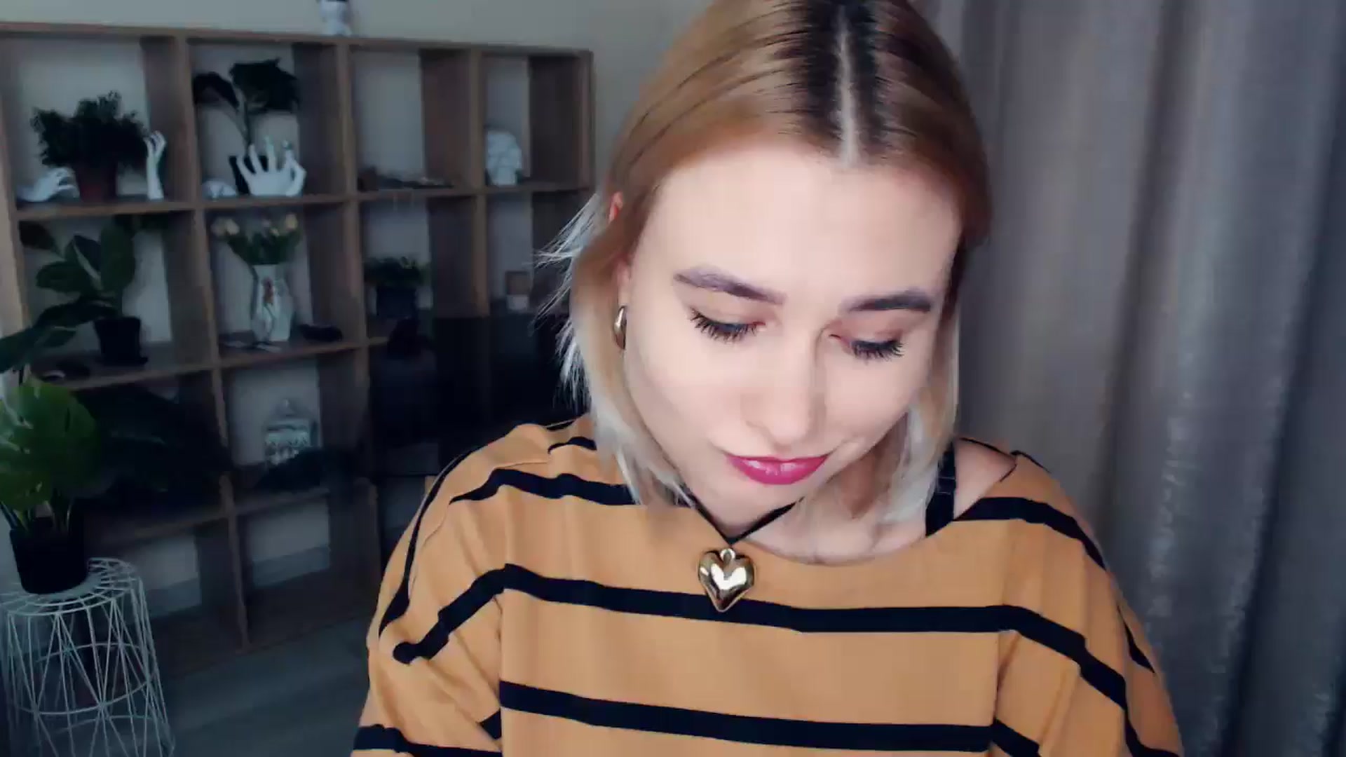 Gallery image thumbnail from Kukla_kolduna's myfreecams stream on, 12/11/2024, 14:16 image 3 of 20