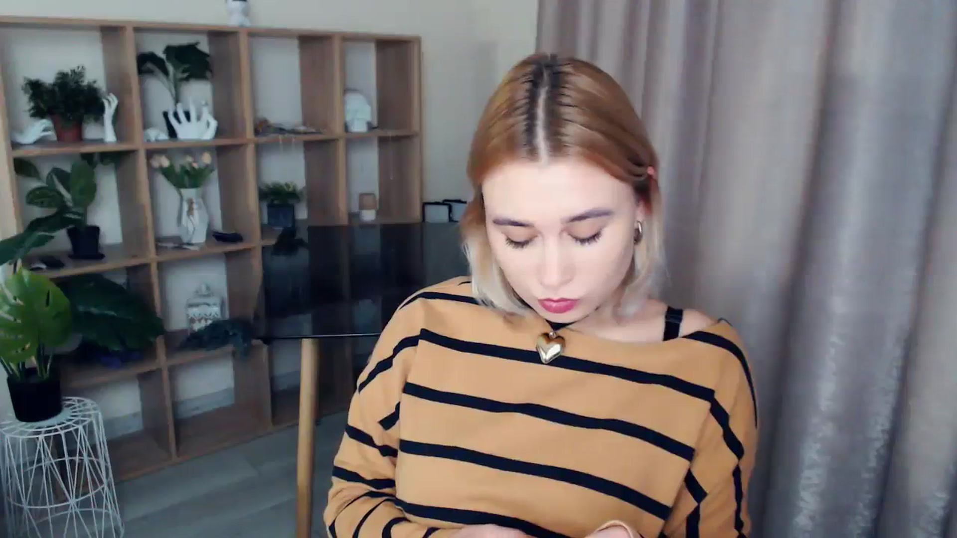 Gallery image thumbnail from Kukla_kolduna's myfreecams stream on, 12/11/2024, 14:16 image 5 of 20