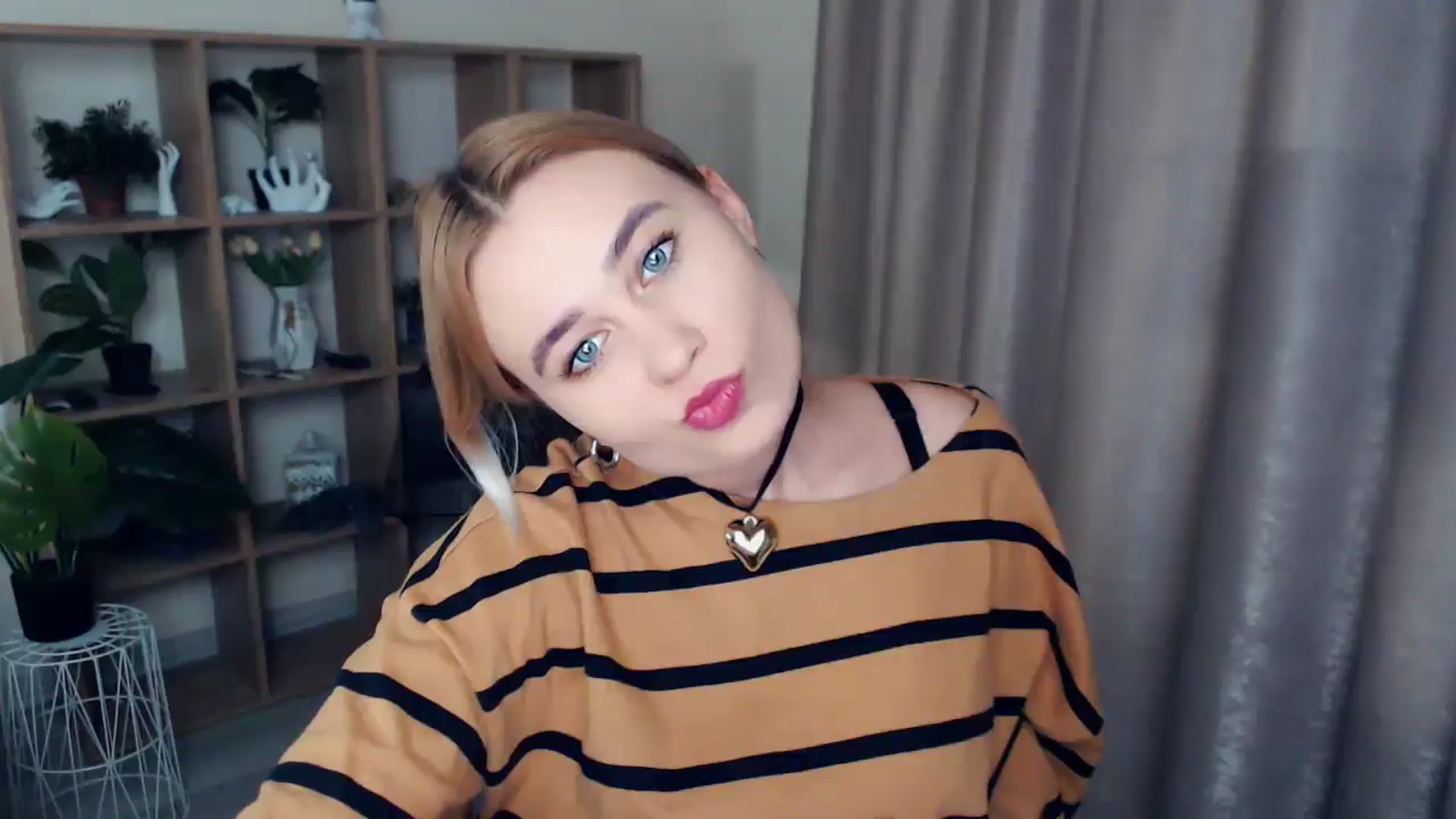 Gallery image thumbnail from Kukla_kolduna's myfreecams stream on, 12/11/2024, 14:16 image 17 of 20