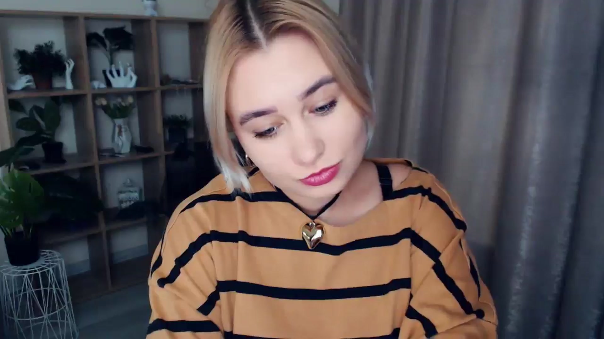 Gallery image thumbnail from Kukla_kolduna's myfreecams stream on, 12/11/2024, 14:16 image 14 of 20