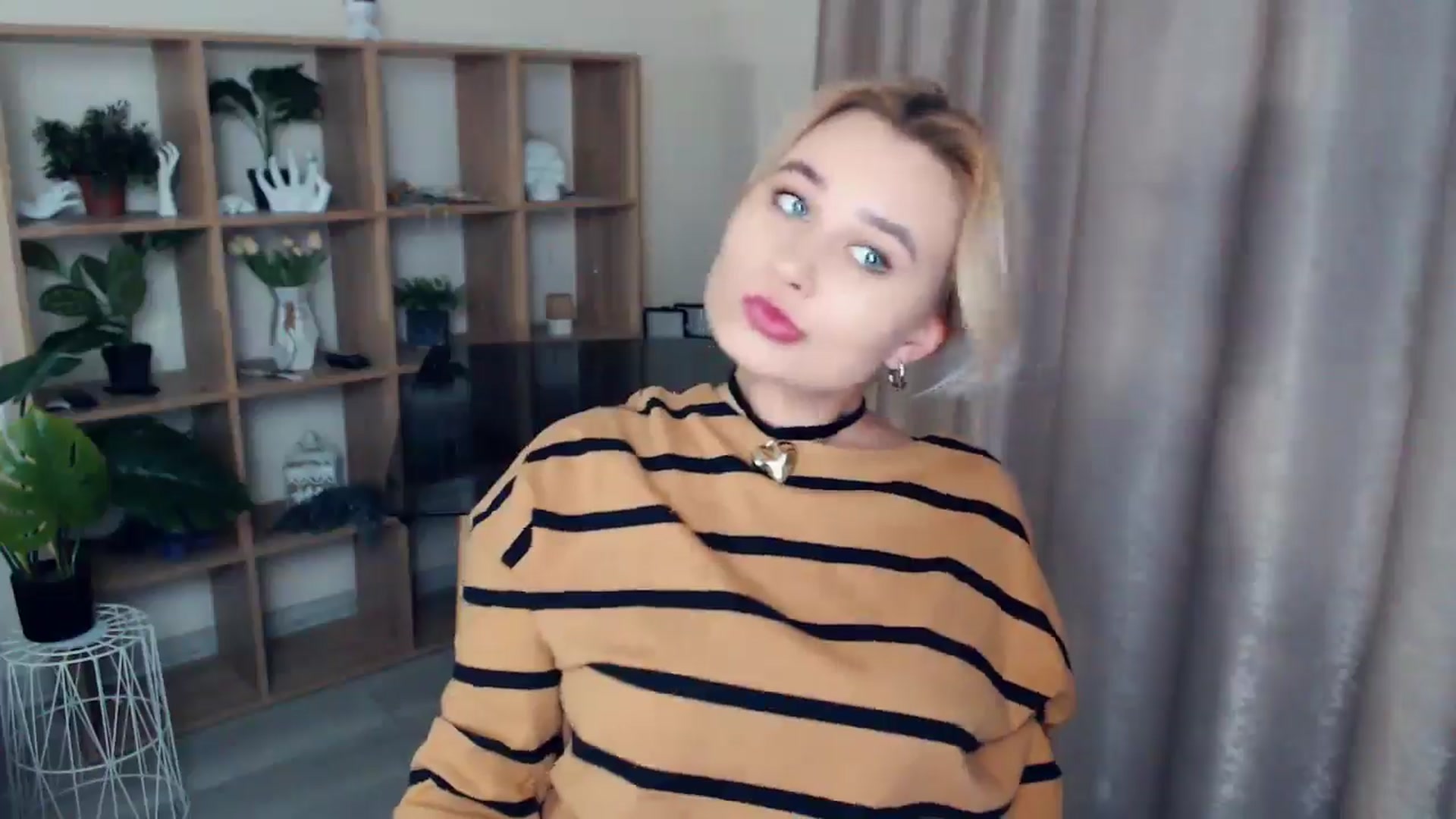 Gallery image thumbnail from Kukla_kolduna's myfreecams stream on, 12/11/2024, 14:16 image 13 of 20