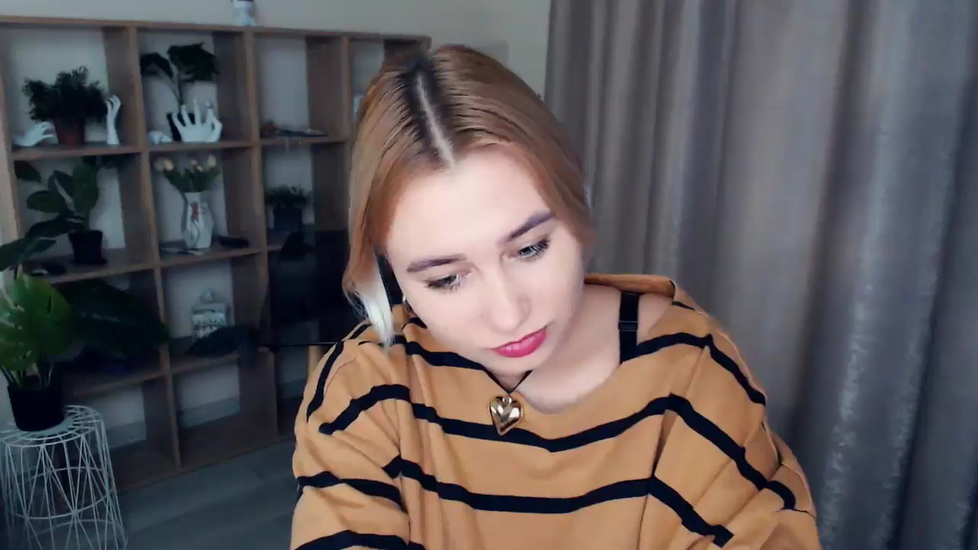 Gallery image thumbnail from Kukla_kolduna's myfreecams stream on, 12/11/2024, 14:16 image 18 of 20