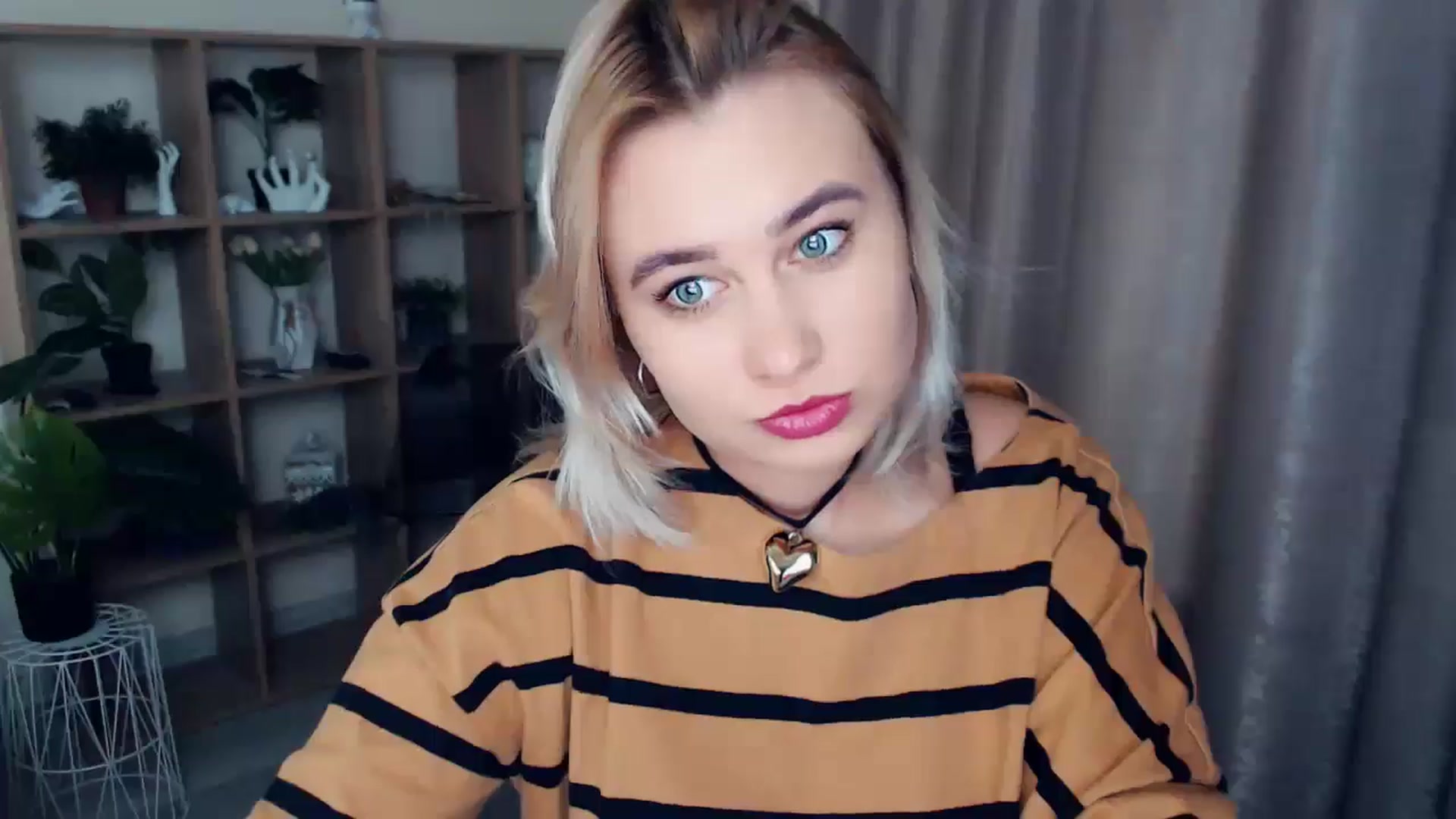 Gallery image thumbnail from Kukla_kolduna's myfreecams stream on, 12/11/2024, 14:16 image 11 of 20