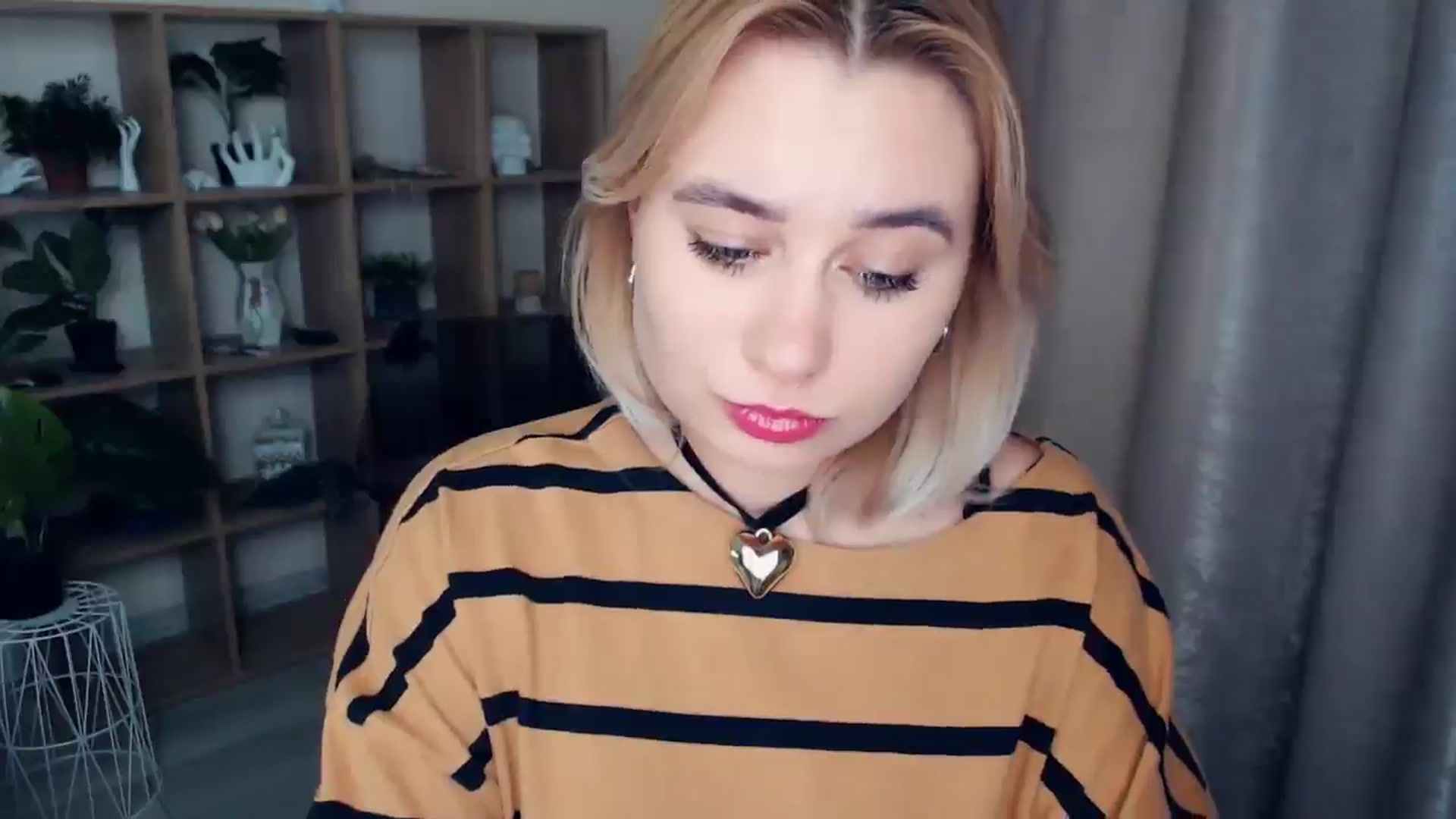 Gallery image thumbnail from Kukla_kolduna's myfreecams stream on, 12/11/2024, 18:34 image 18 of 20