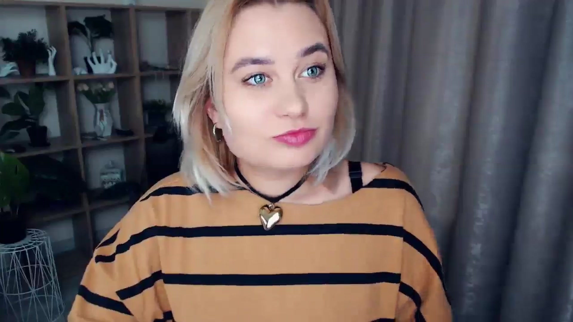 Gallery image thumbnail from Kukla_kolduna's myfreecams stream on, 12/11/2024, 18:34 image 10 of 20