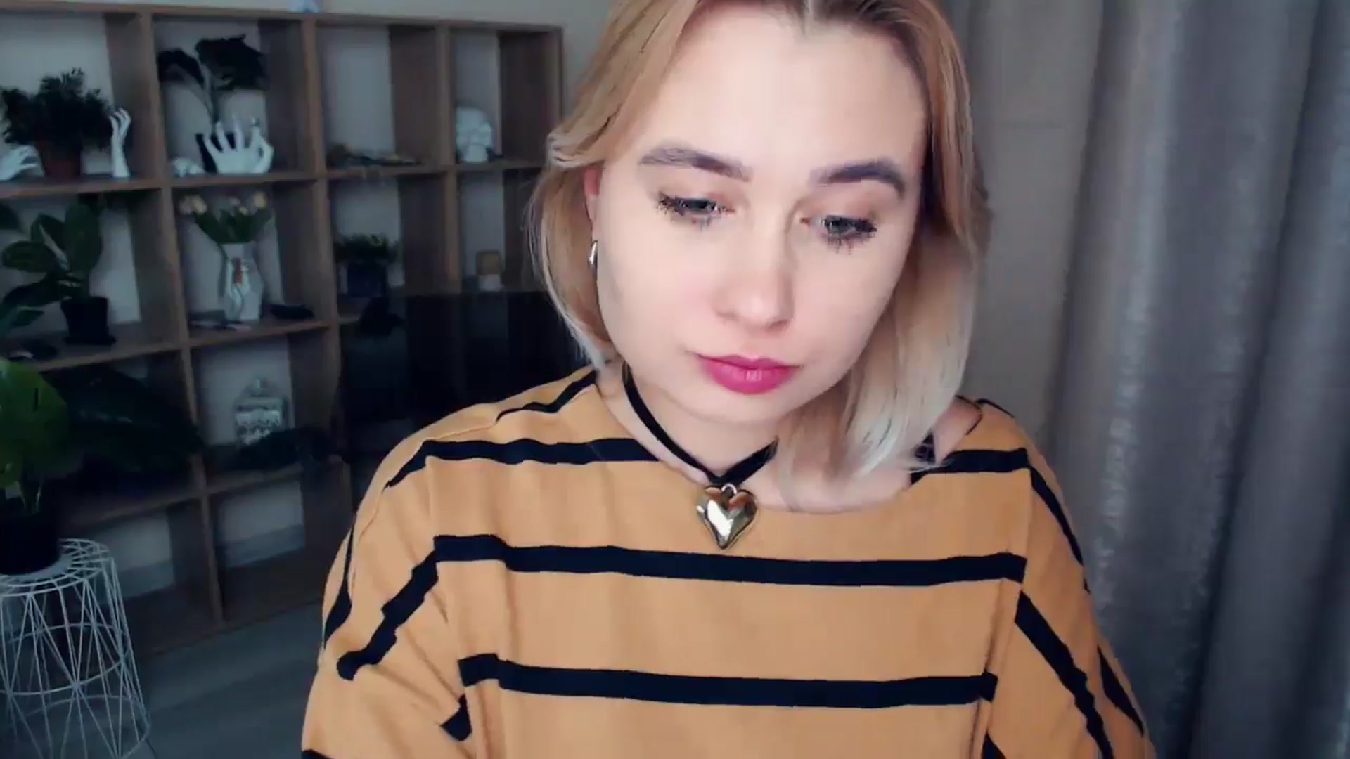Gallery image thumbnail from Kukla_kolduna's myfreecams stream on, 12/11/2024, 18:34 image 15 of 20