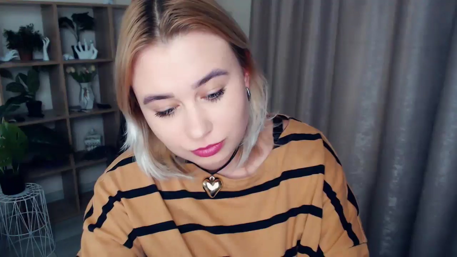 Gallery image thumbnail from Kukla_kolduna's myfreecams stream on, 12/11/2024, 18:34 image 1 of 20