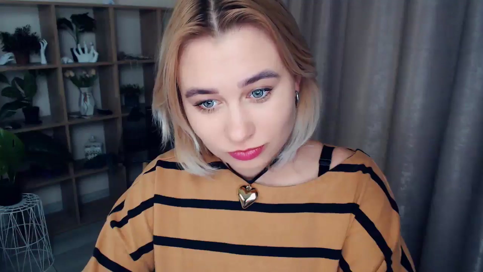 Gallery image thumbnail from Kukla_kolduna's myfreecams stream on, 12/11/2024, 18:34 image 12 of 20