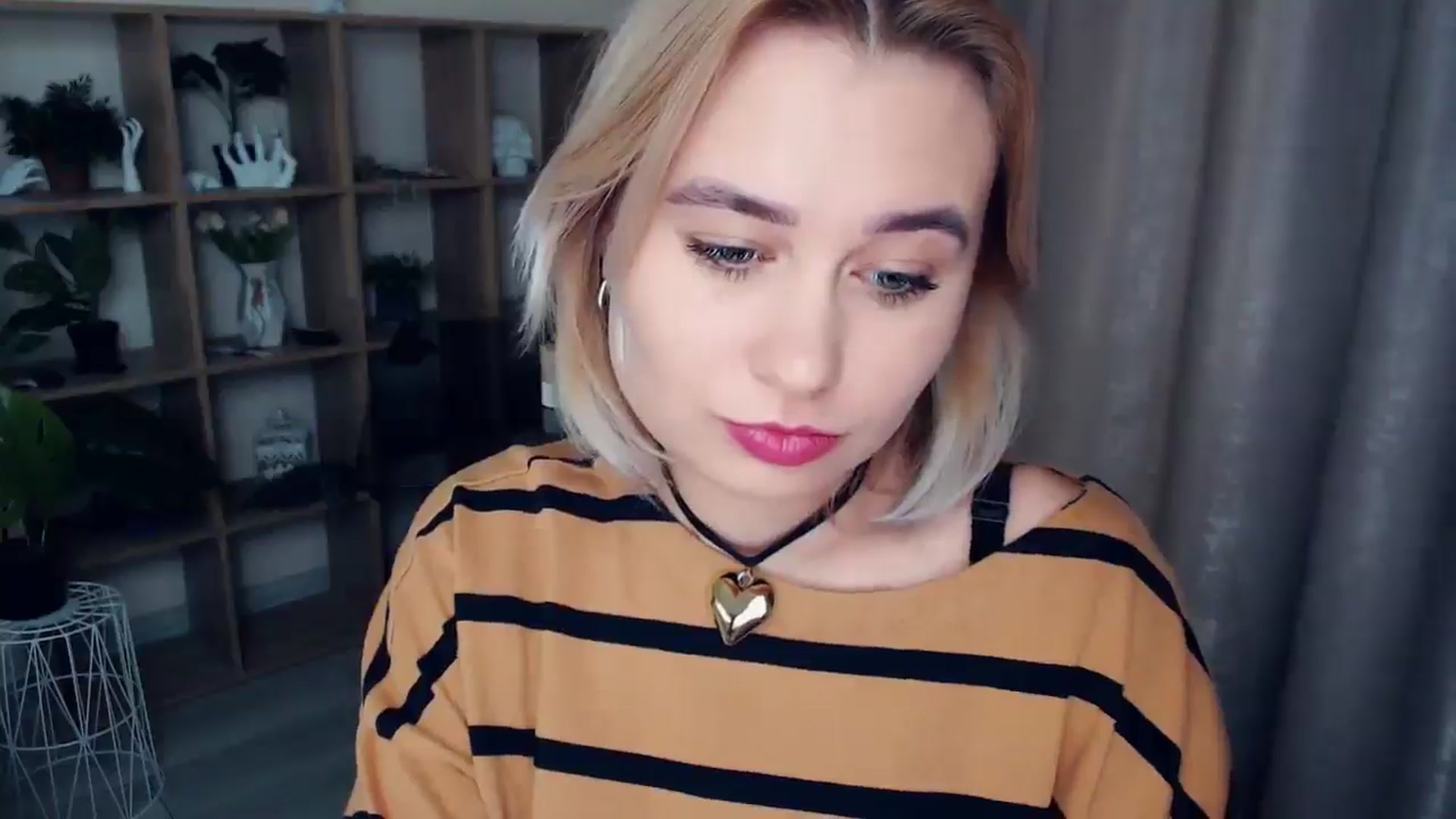 Gallery image thumbnail from Kukla_kolduna's myfreecams stream on, 12/11/2024, 18:34 image 11 of 20