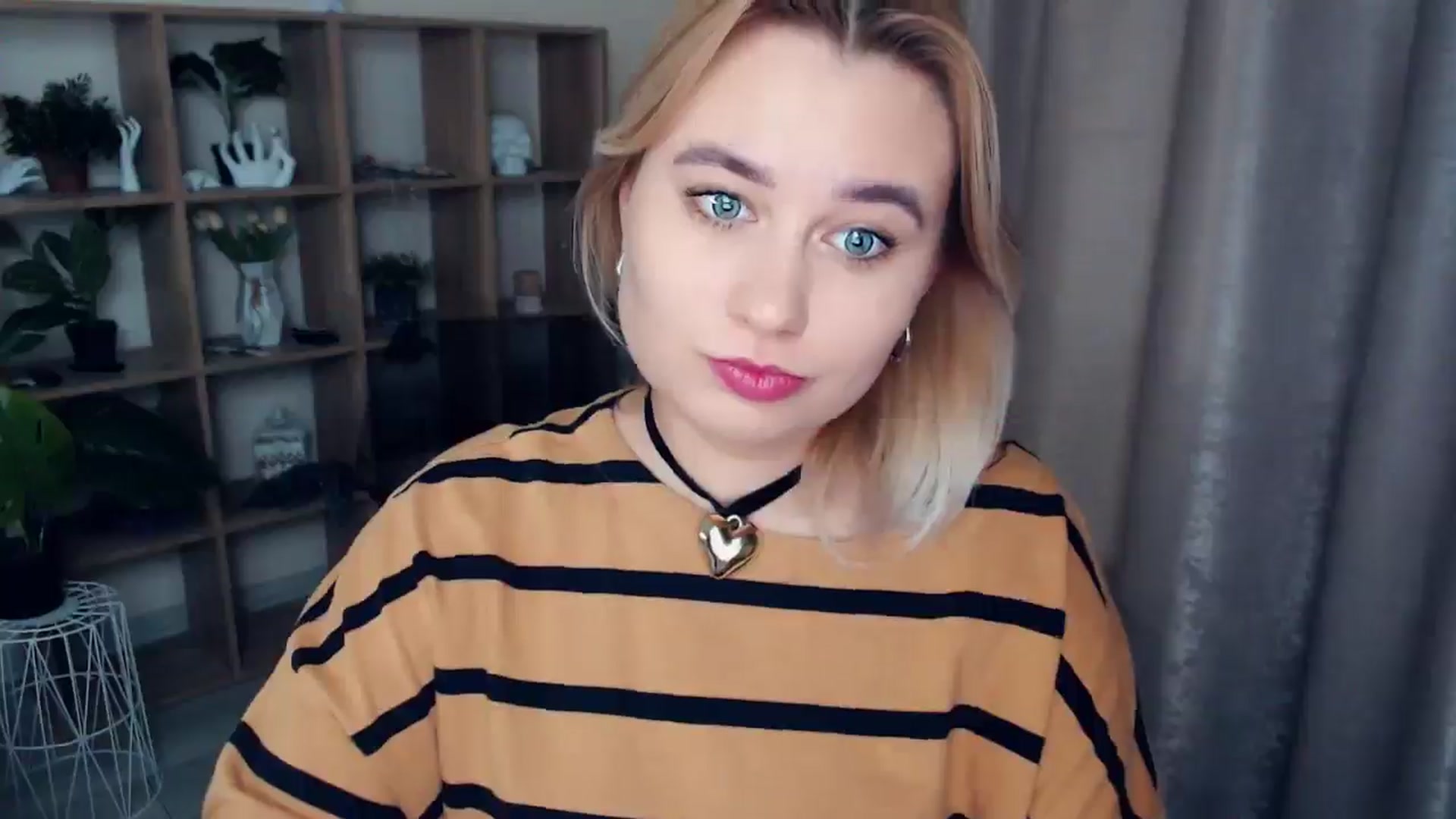 Gallery image thumbnail from Kukla_kolduna's myfreecams stream on, 12/11/2024, 18:34 image 14 of 20