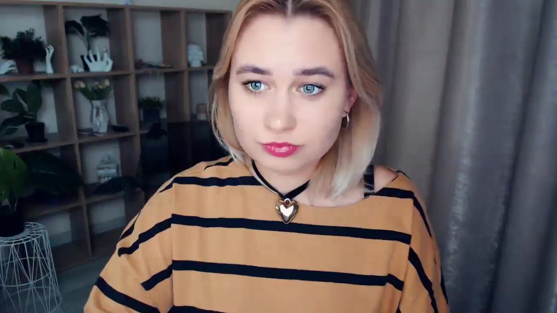 Gallery image thumbnail from Kukla_kolduna's myfreecams stream on, 12/11/2024, 18:34 image 16 of 20