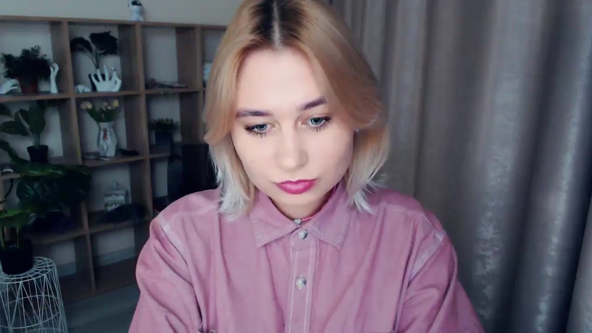 Gallery image thumbnail from Kukla_kolduna's myfreecams stream on, 12/12/2024, 16:09 image 17 of 20