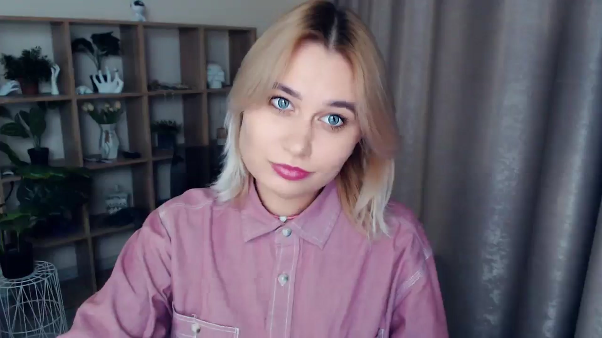 Gallery image thumbnail from Kukla_kolduna's myfreecams stream on, 12/12/2024, 16:09 image 19 of 20