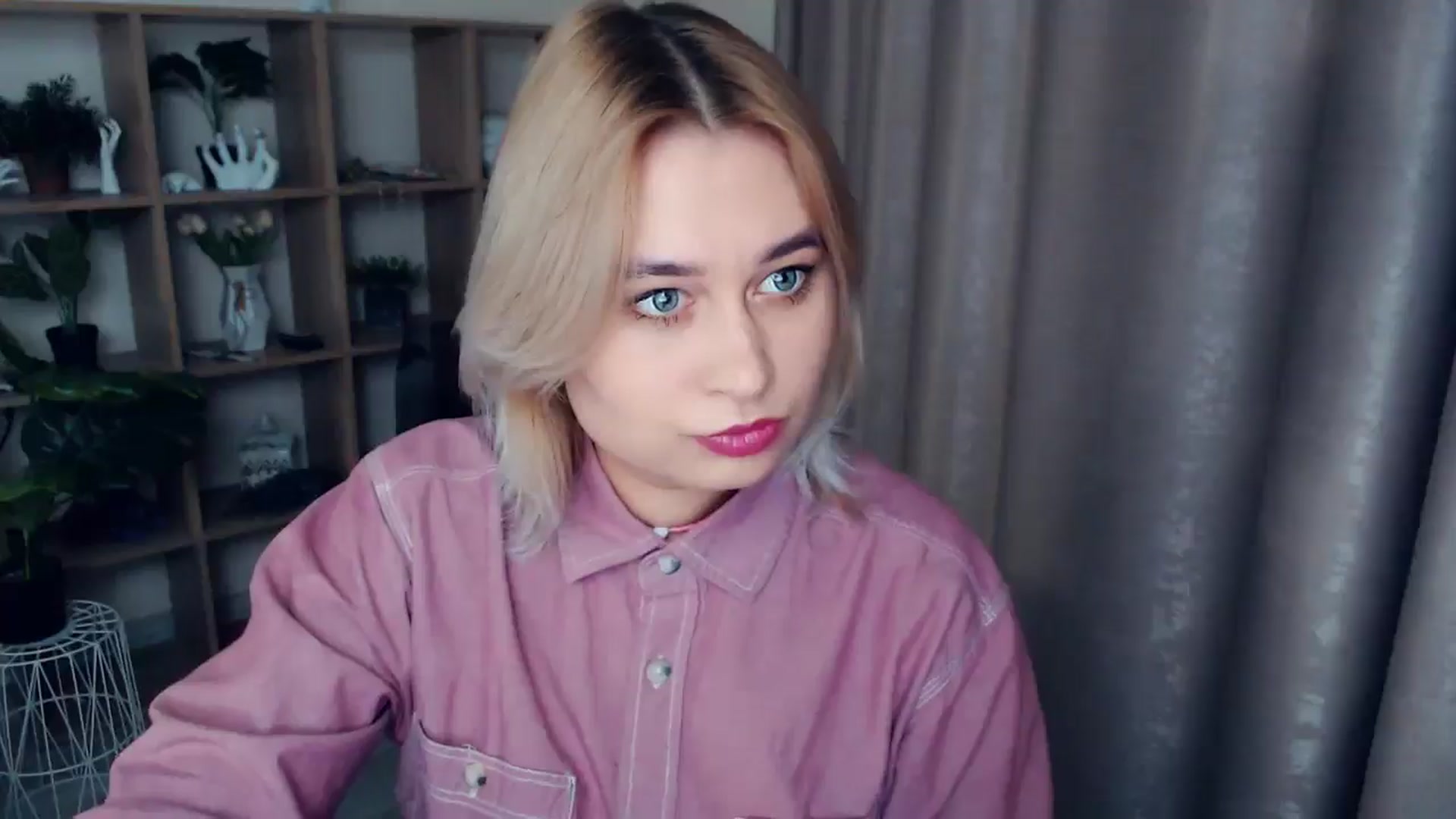 Gallery image thumbnail from Kukla_kolduna's myfreecams stream on, 12/12/2024, 16:09 image 10 of 20