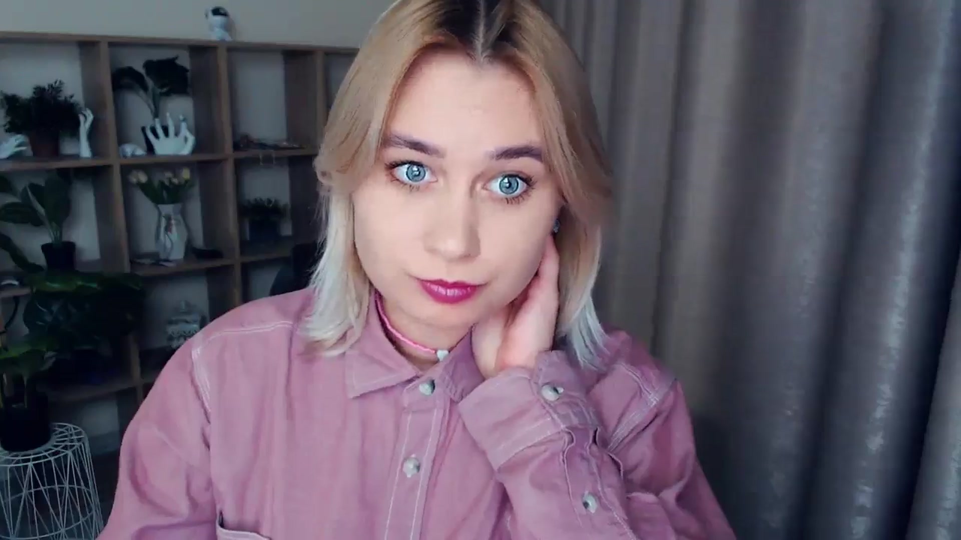 Gallery image thumbnail from Kukla_kolduna's myfreecams stream on, 12/12/2024, 17:22 image 10 of 20