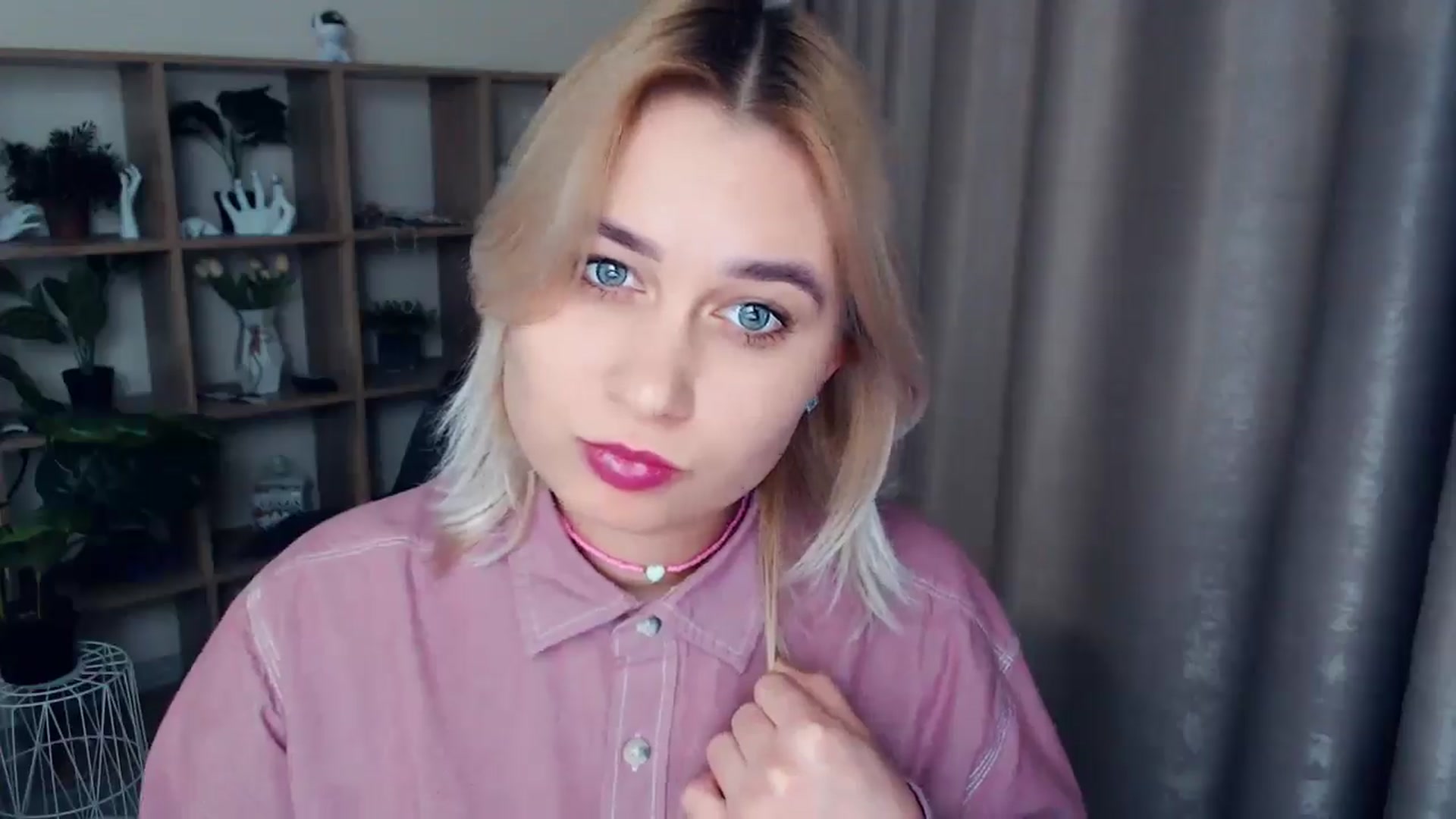 Gallery image thumbnail from Kukla_kolduna's myfreecams stream on, 12/12/2024, 17:22 image 4 of 20