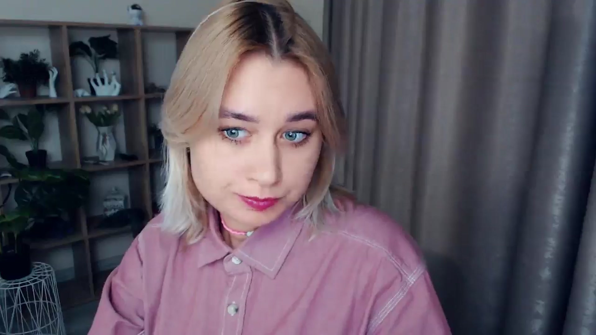 Gallery image thumbnail from Kukla_kolduna's myfreecams stream on, 12/12/2024, 17:22 image 11 of 20