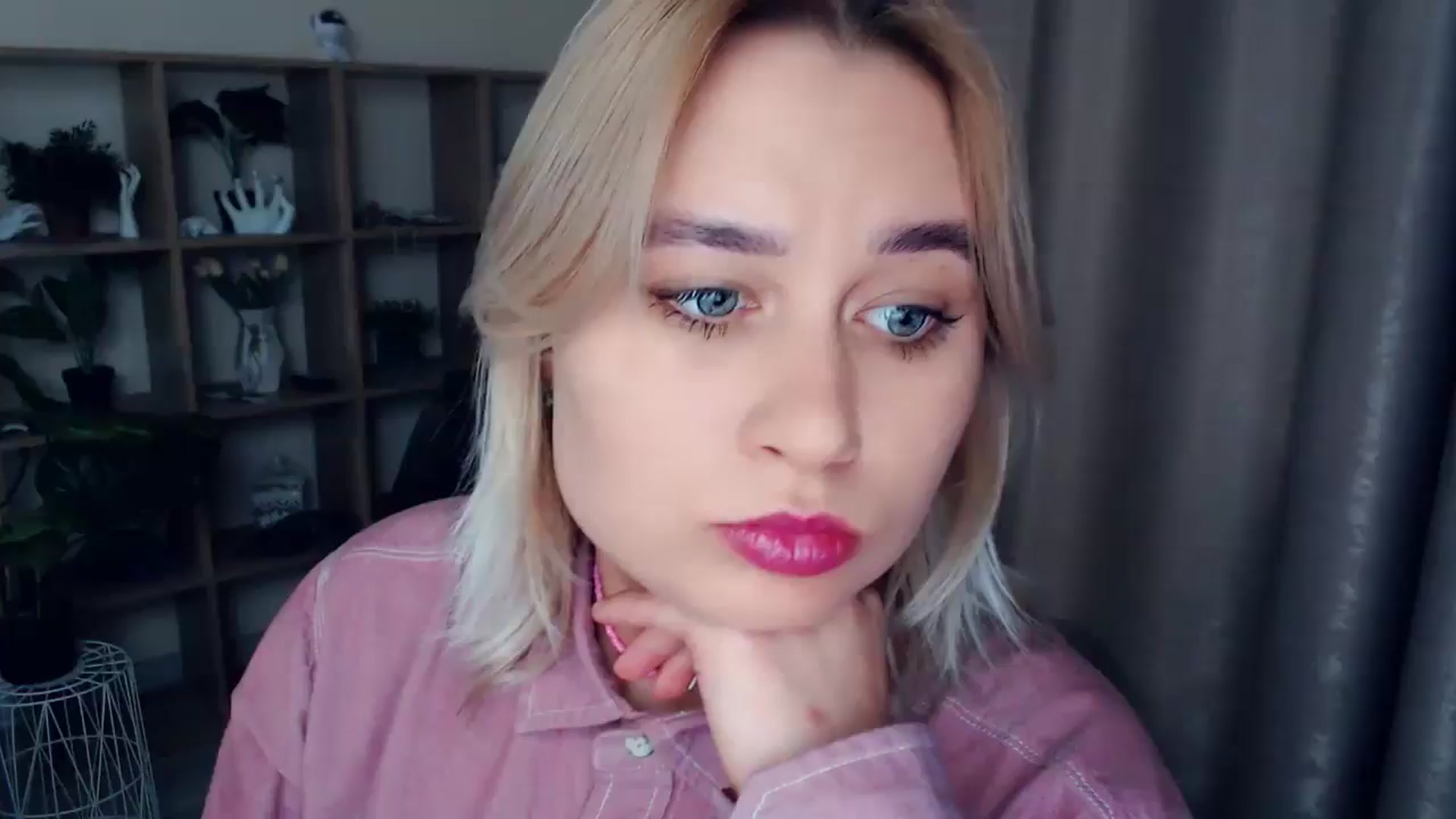 Gallery image thumbnail from Kukla_kolduna's myfreecams stream on, 12/12/2024, 17:22 image 12 of 20