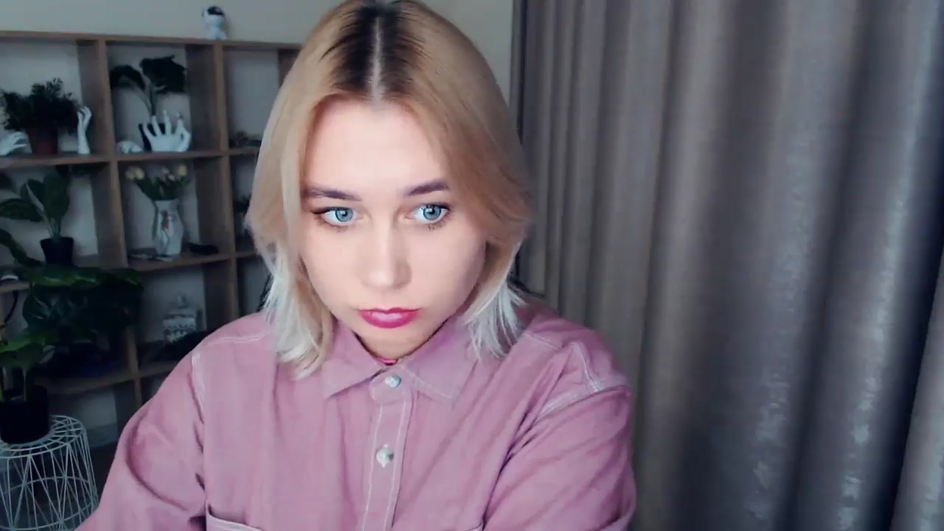 Gallery image thumbnail from Kukla_kolduna's myfreecams stream on, 12/12/2024, 17:22 image 17 of 20