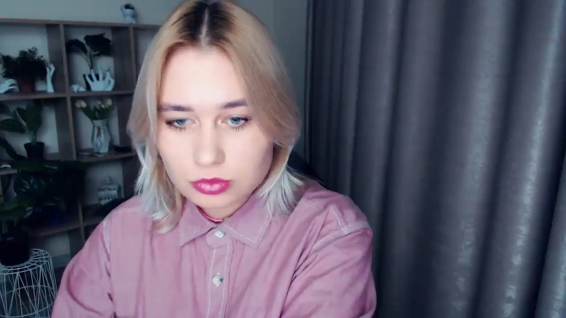 Gallery image thumbnail from Kukla_kolduna's myfreecams stream on, 12/12/2024, 17:22 image 19 of 20