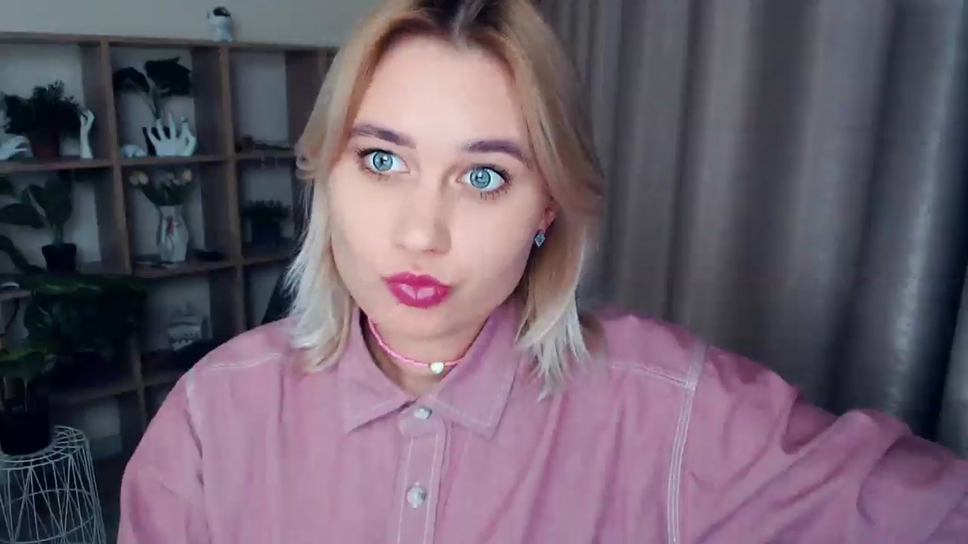 Gallery image thumbnail from Kukla_kolduna's myfreecams stream on, 12/12/2024, 17:22 image 7 of 20