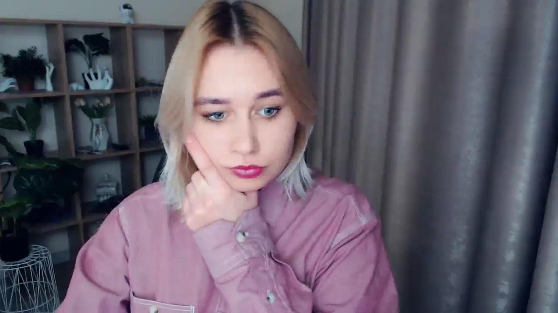 Gallery image thumbnail from Kukla_kolduna's myfreecams stream on, 12/12/2024, 17:22 image 15 of 20