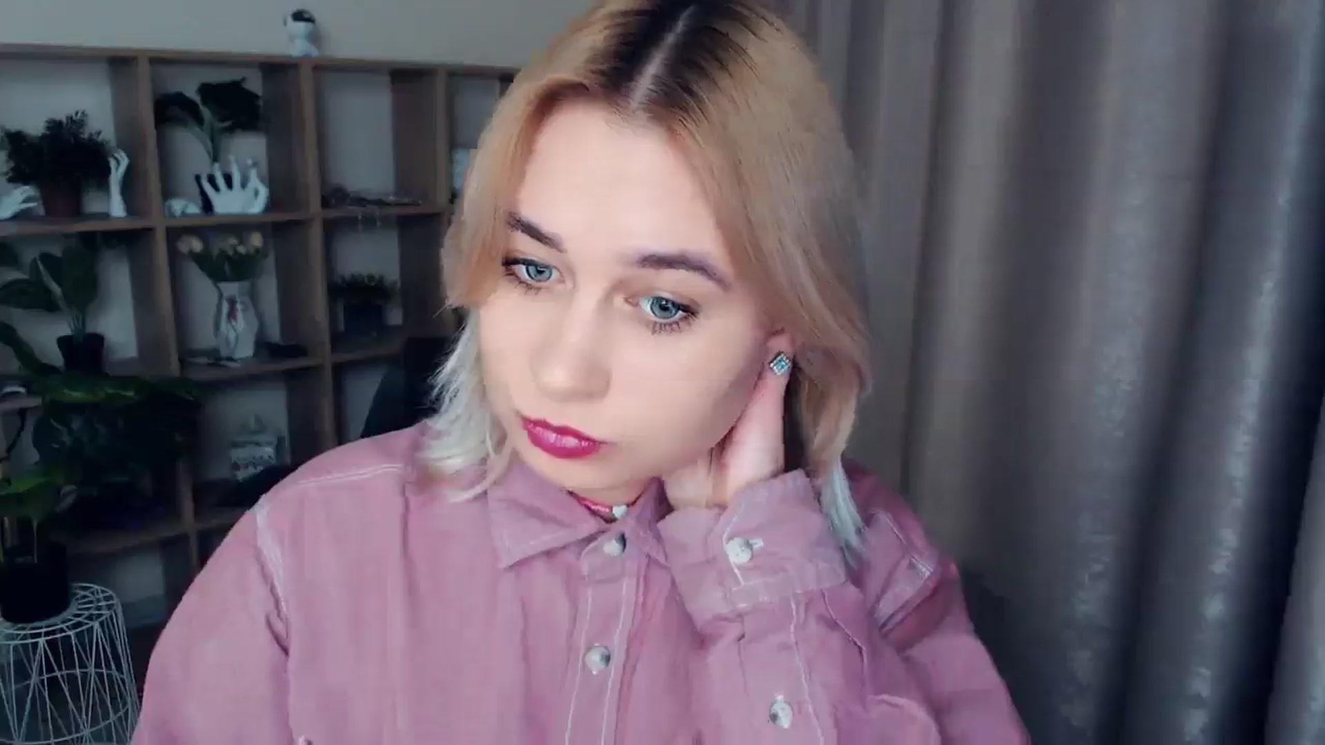 Gallery image thumbnail from Kukla_kolduna's myfreecams stream on, 12/12/2024, 17:22 image 3 of 20
