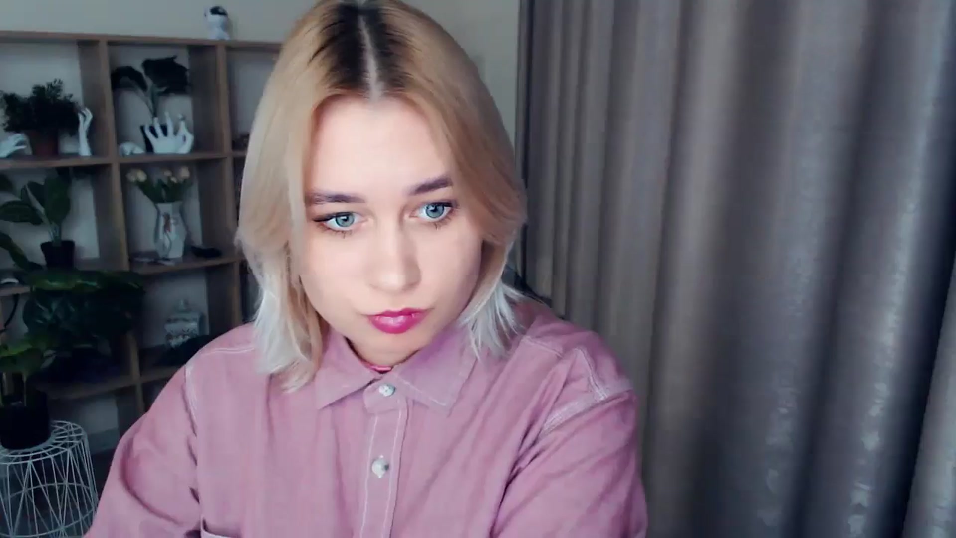 Gallery image thumbnail from Kukla_kolduna's myfreecams stream on, 12/12/2024, 17:22 image 18 of 20